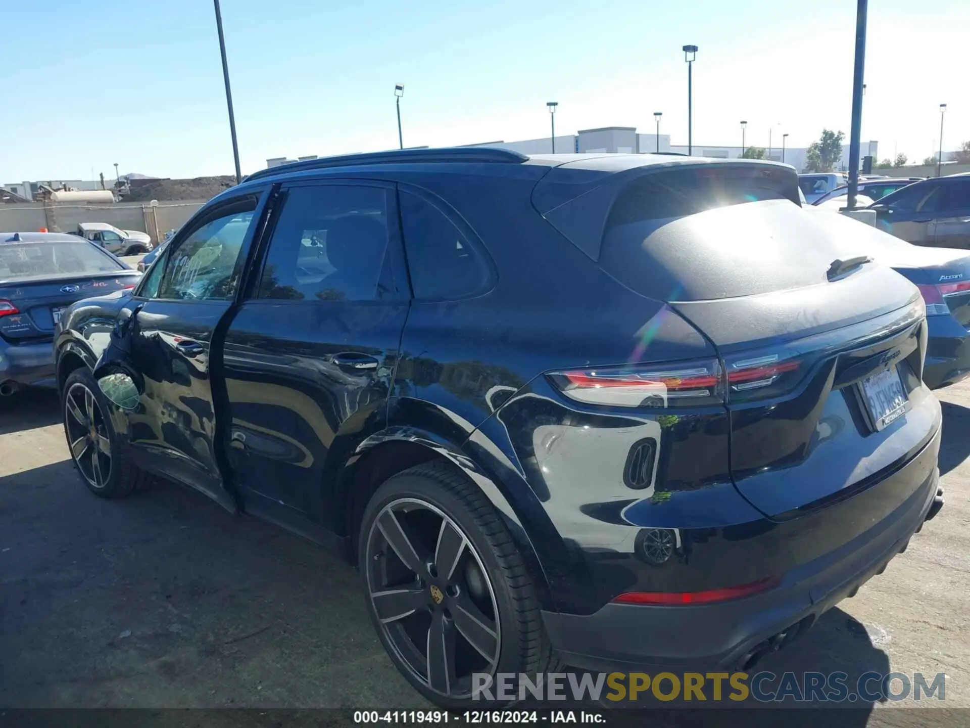 14 fotografías del automóvil dañado WP1AA2AY2MDA03657 PORSCHE CAYENNE 2021