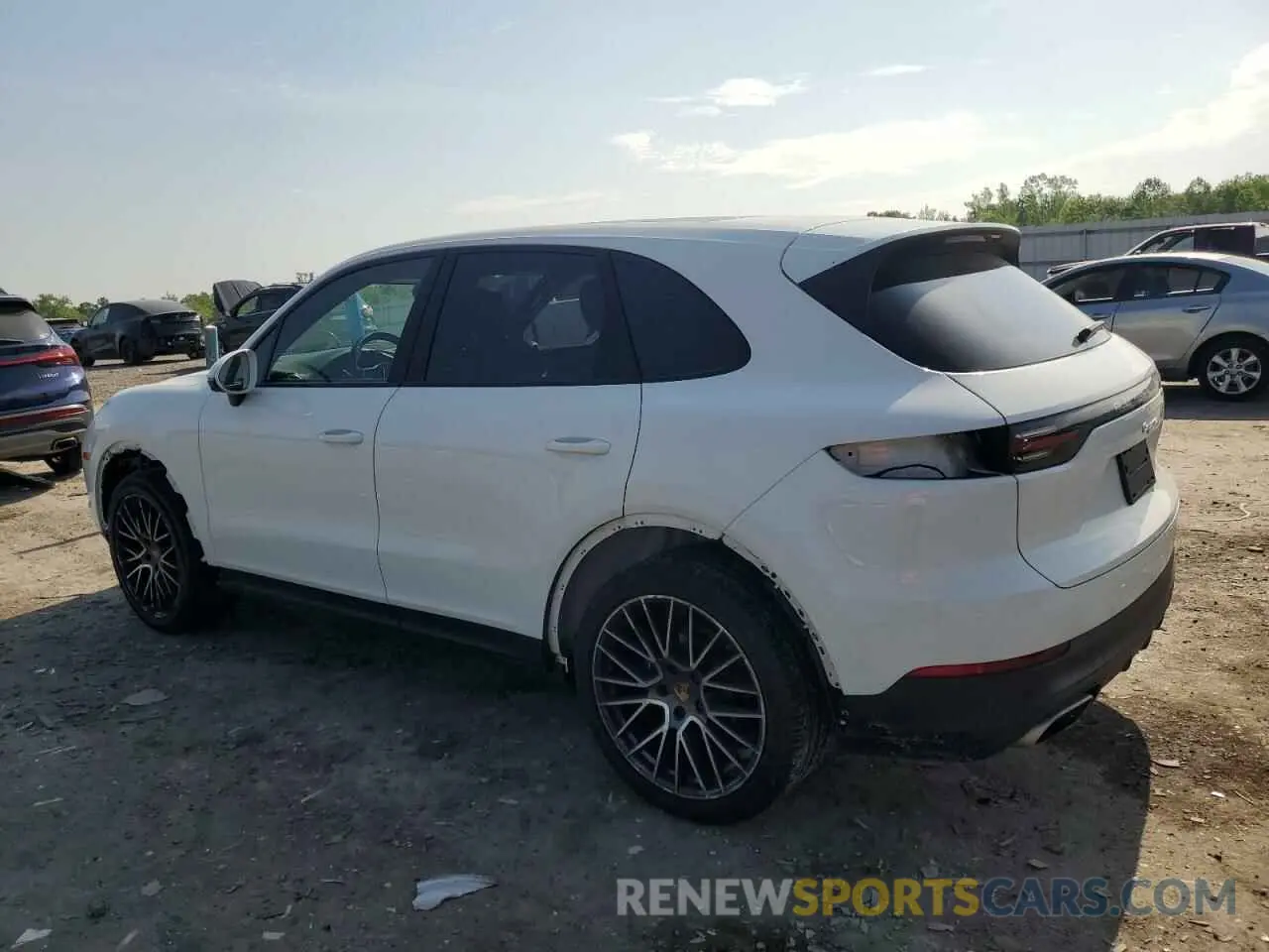 2 fotografías del automóvil dañado WP1AA2AY2MDA04727 PORSCHE CAYENNE 2021
