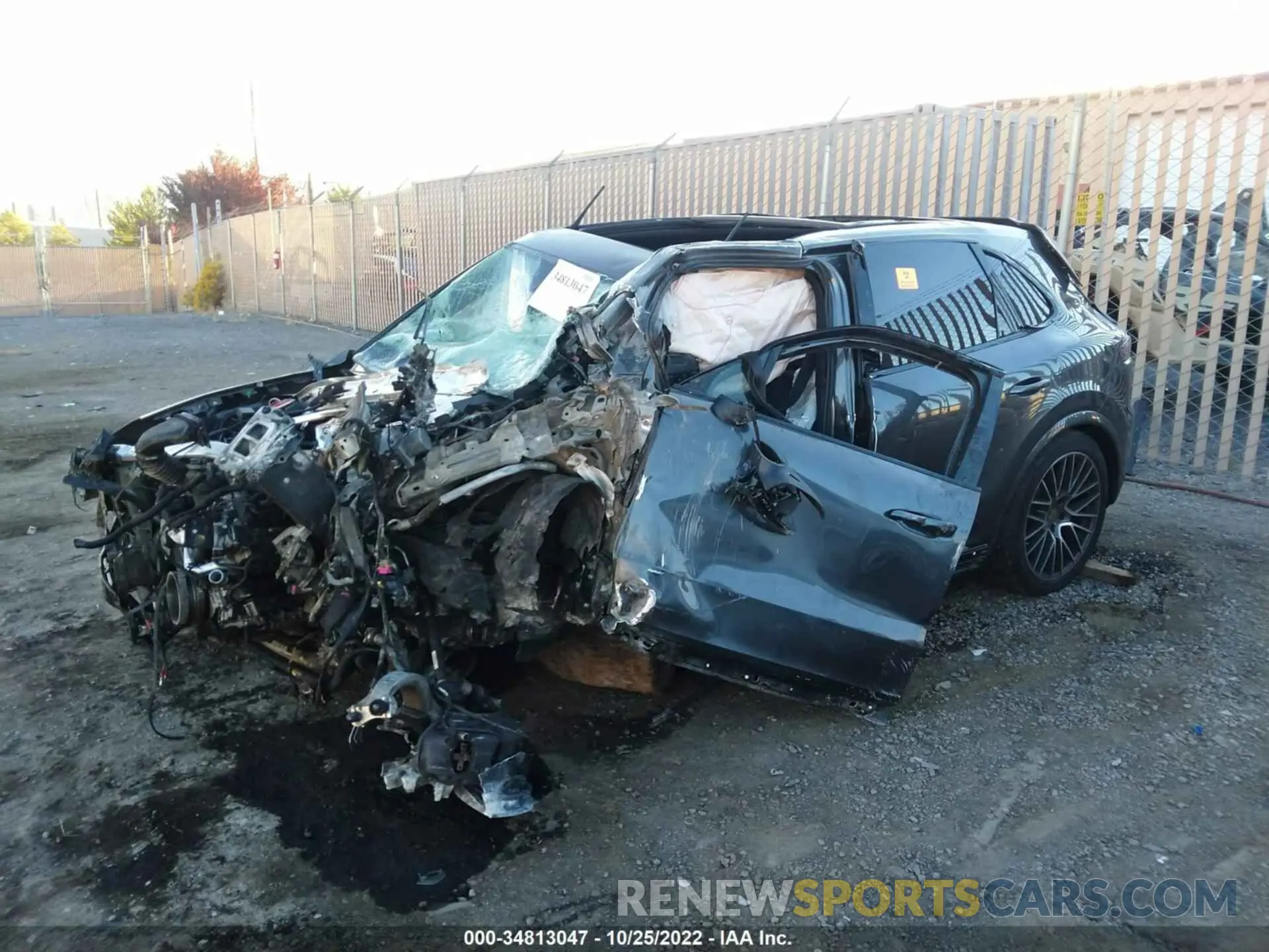 2 fotografías del automóvil dañado WP1AA2AY2MDA05120 PORSCHE CAYENNE 2021