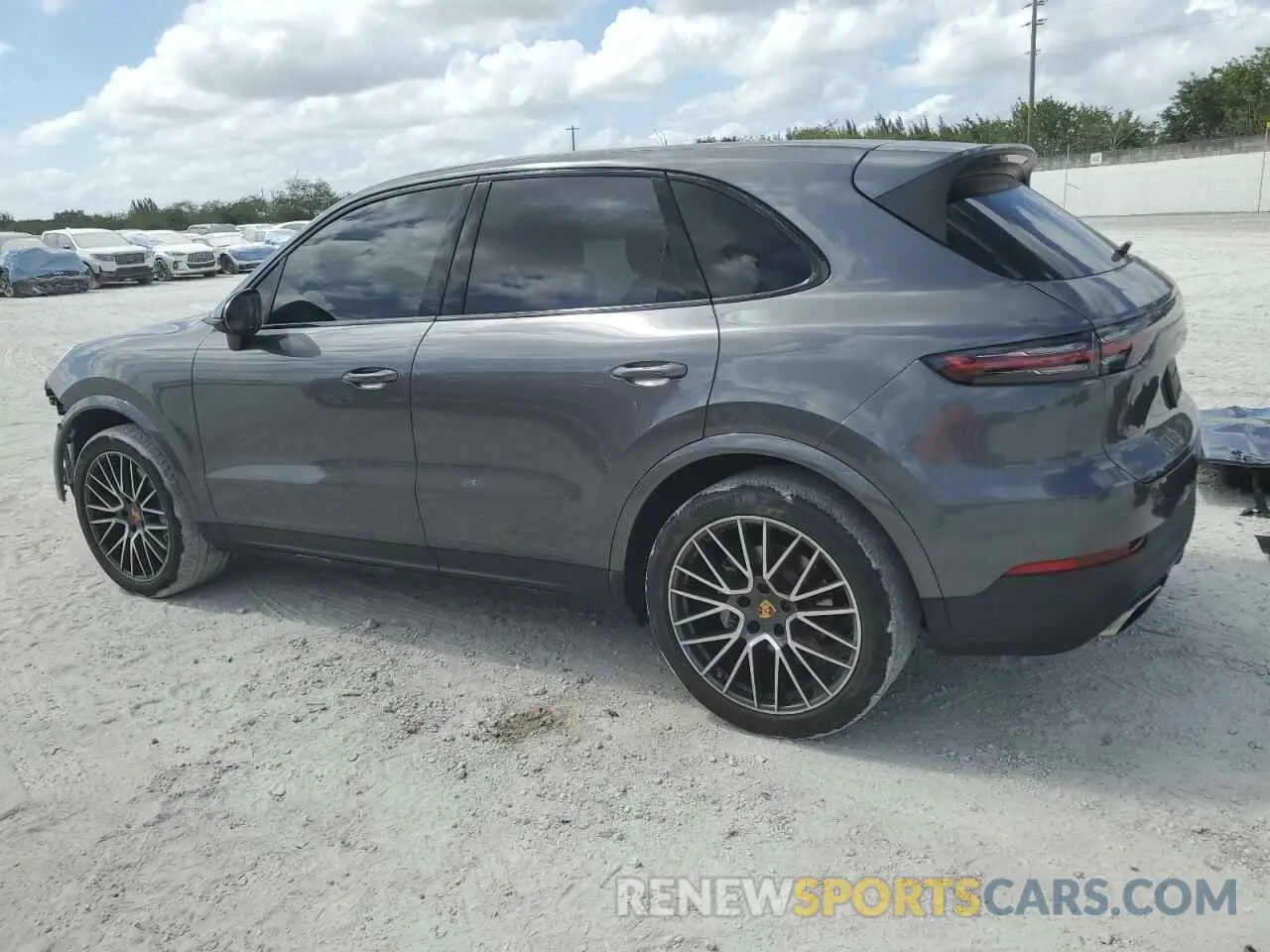 2 fotografías del automóvil dañado WP1AA2AY2MDA07577 PORSCHE CAYENNE 2021