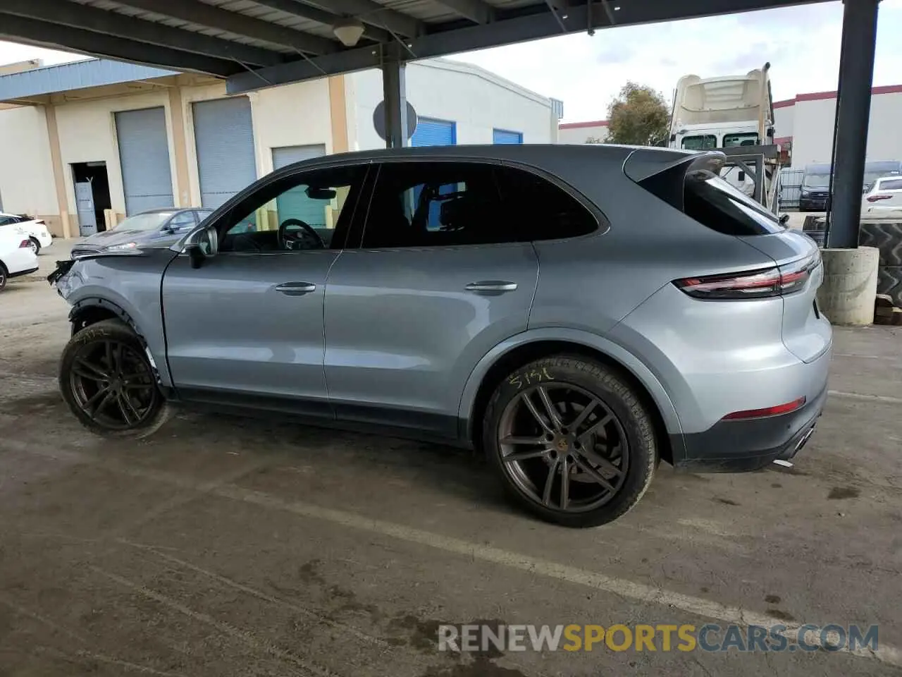 2 fotografías del automóvil dañado WP1AA2AY9MDA00187 PORSCHE CAYENNE 2021
