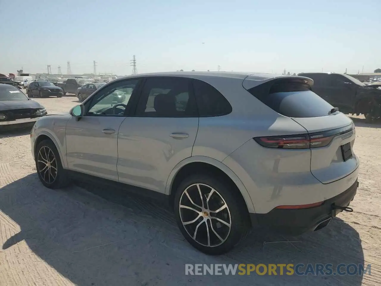 2 fotografías del automóvil dañado WP1AA2AY9MDA04210 PORSCHE CAYENNE 2021