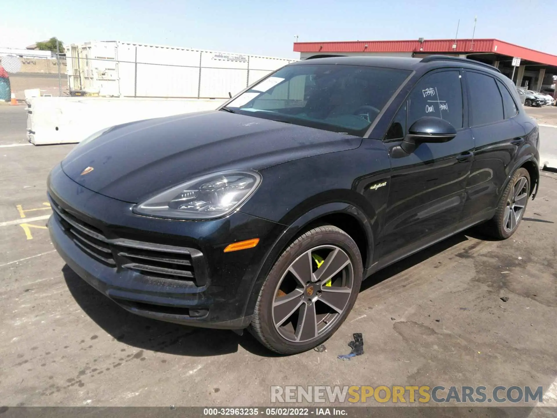 2 fotografías del automóvil dañado WP1AE2AY5MDA24328 PORSCHE CAYENNE 2021