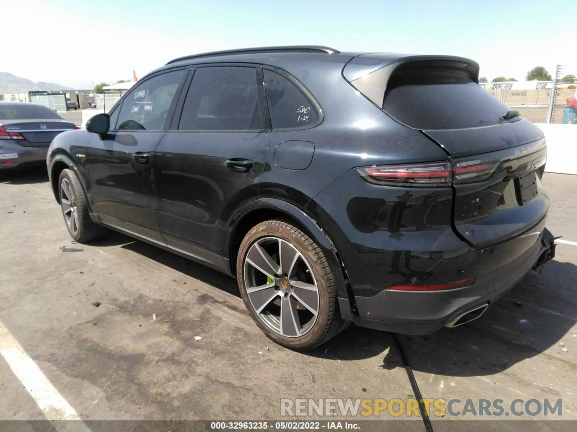 3 fotografías del automóvil dañado WP1AE2AY5MDA24328 PORSCHE CAYENNE 2021