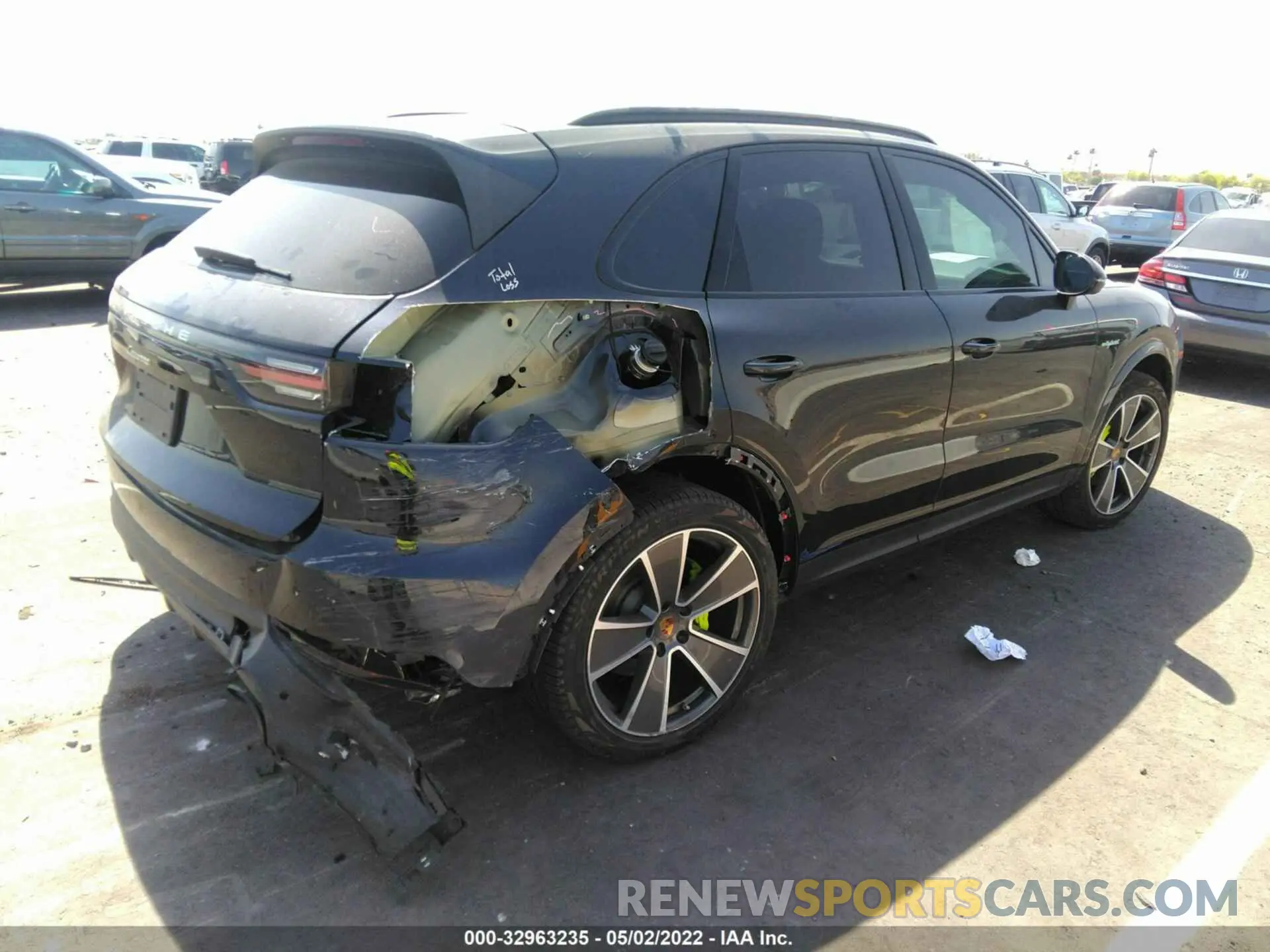 4 fotografías del automóvil dañado WP1AE2AY5MDA24328 PORSCHE CAYENNE 2021
