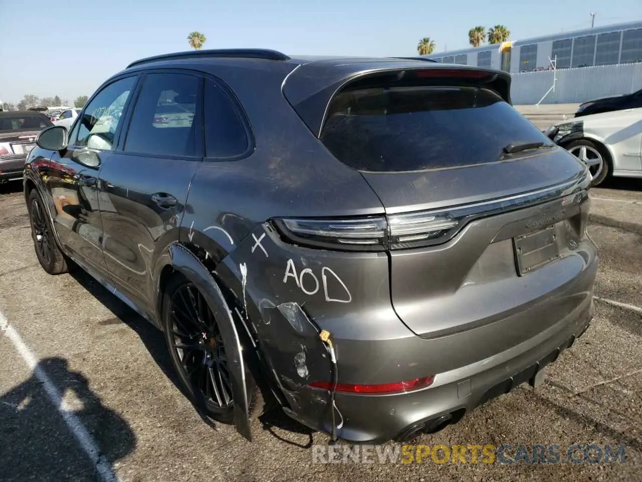 3 fotografías del automóvil dañado WP1AG2AY2MDA33885 PORSCHE CAYENNE 2021