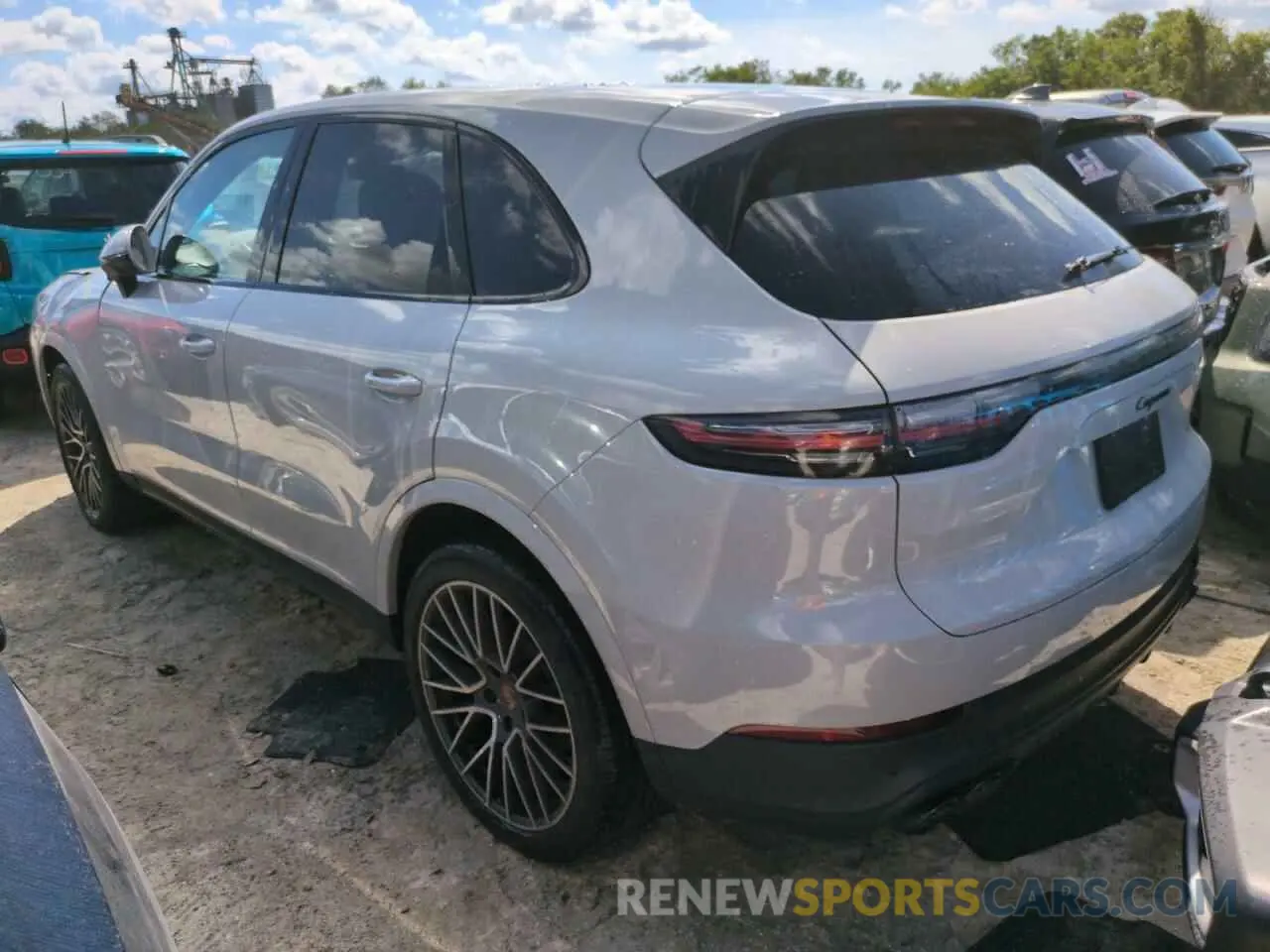 2 fotografías del automóvil dañado WP1AA2AY4NDA05752 PORSCHE CAYENNE 2022