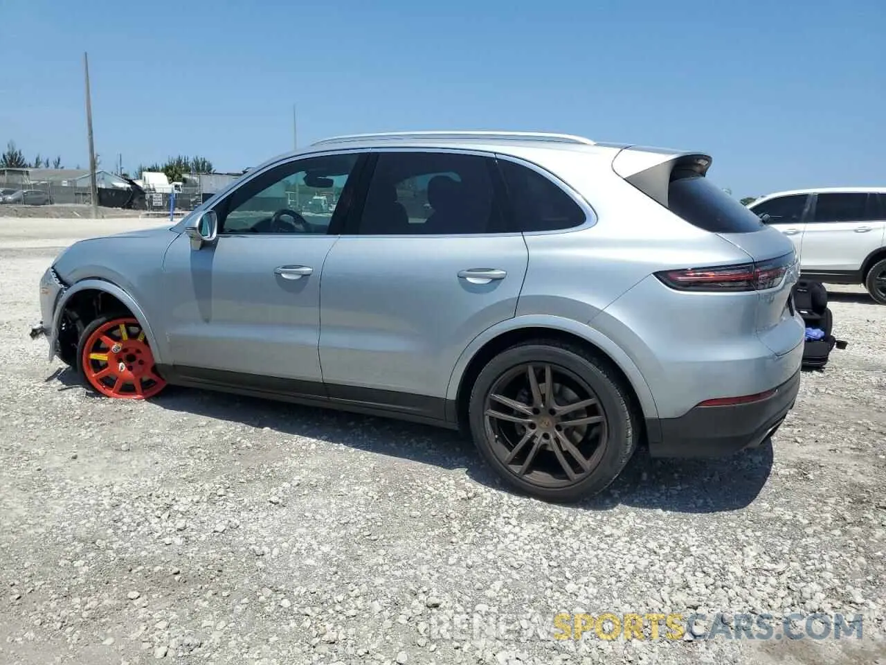 2 fotografías del automóvil dañado WP1AA2AY8NDA01171 PORSCHE CAYENNE 2022