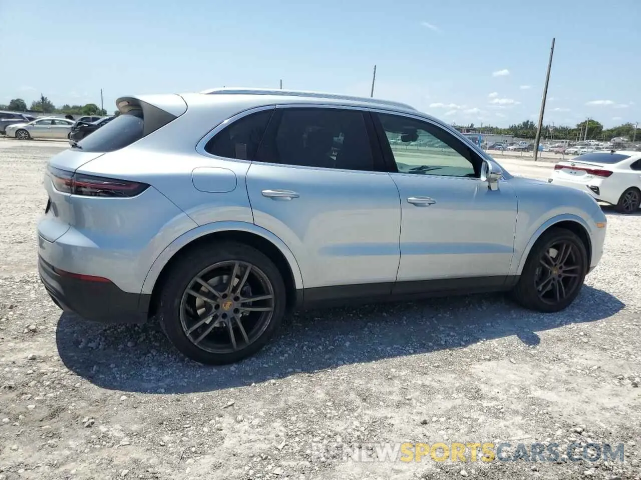 3 fotografías del automóvil dañado WP1AA2AY8NDA01171 PORSCHE CAYENNE 2022