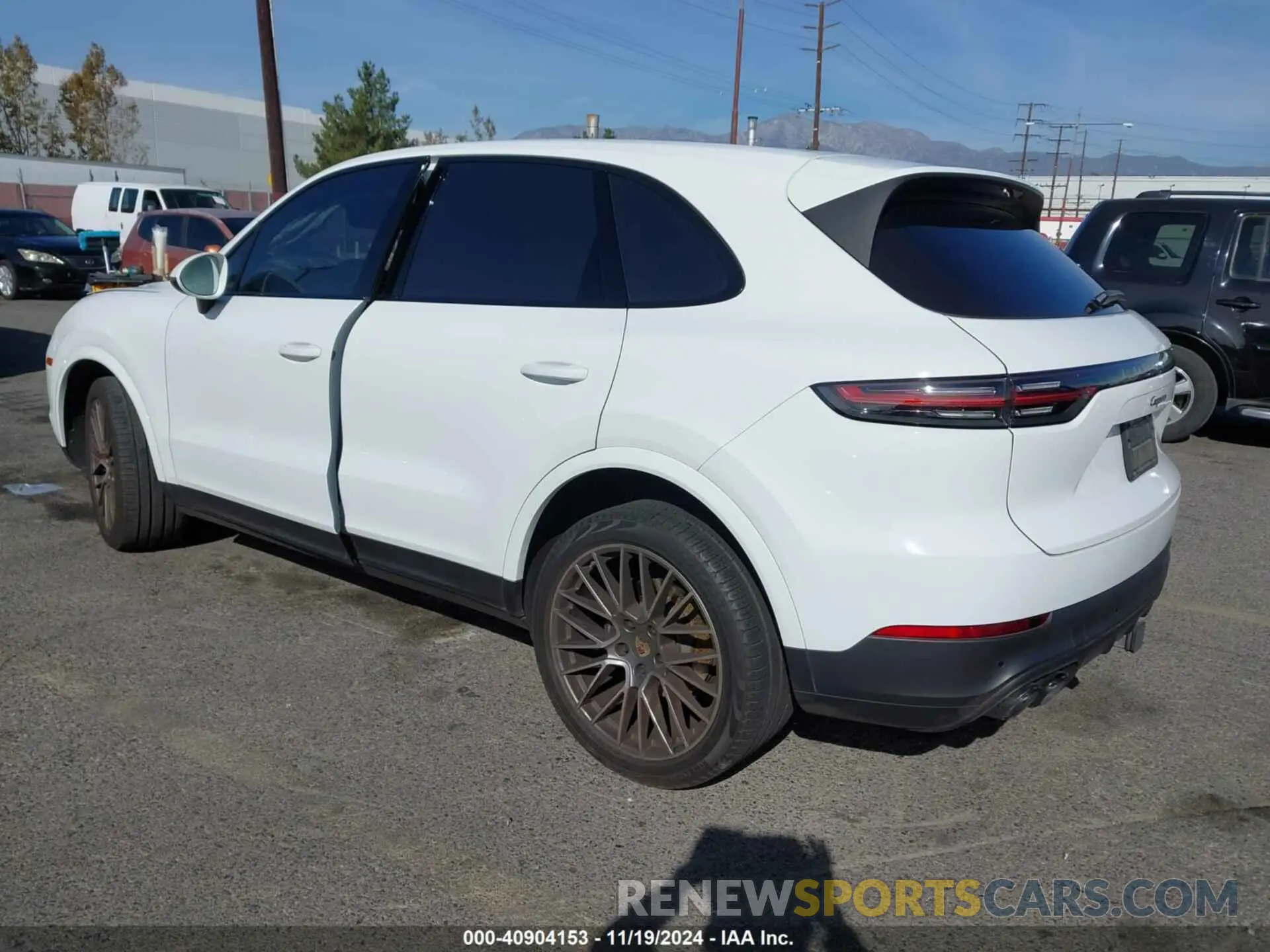3 fotografías del automóvil dañado WP1AA2AY9NDA06671 PORSCHE CAYENNE 2022