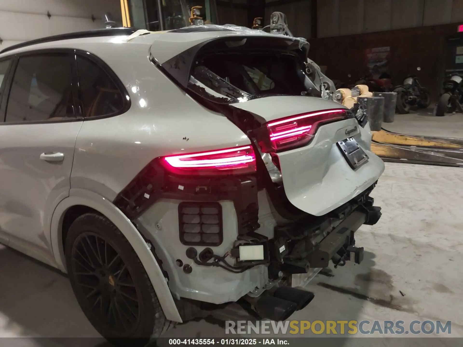18 fotografías del automóvil dañado WP1AG2AY8NDA39000 PORSCHE CAYENNE 2022