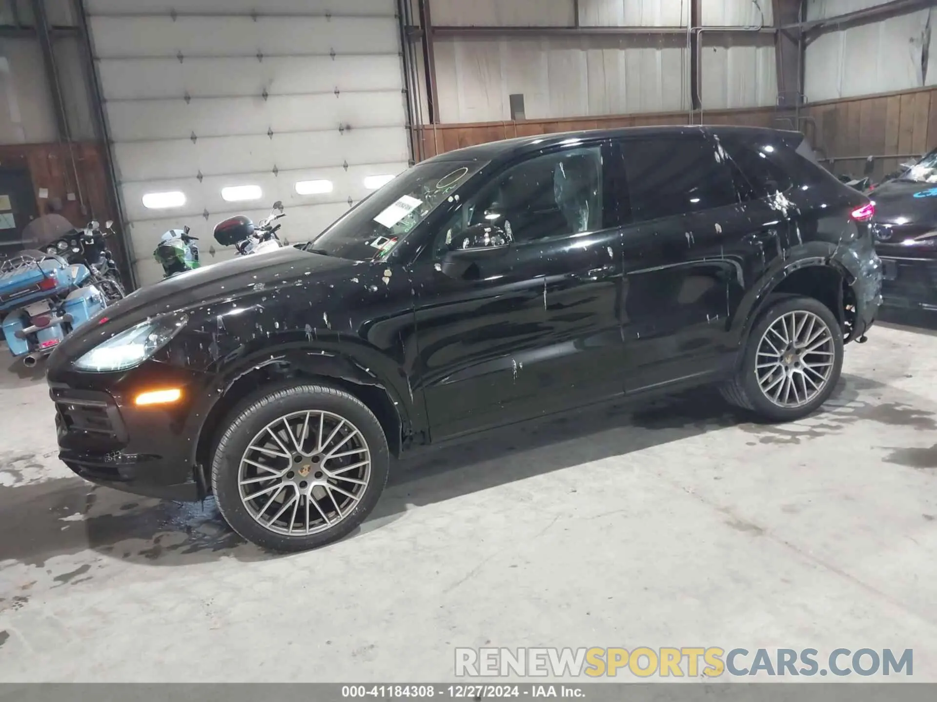 2 fotografías del automóvil dañado WP1AA2AY4PDA05799 PORSCHE CAYENNE 2023