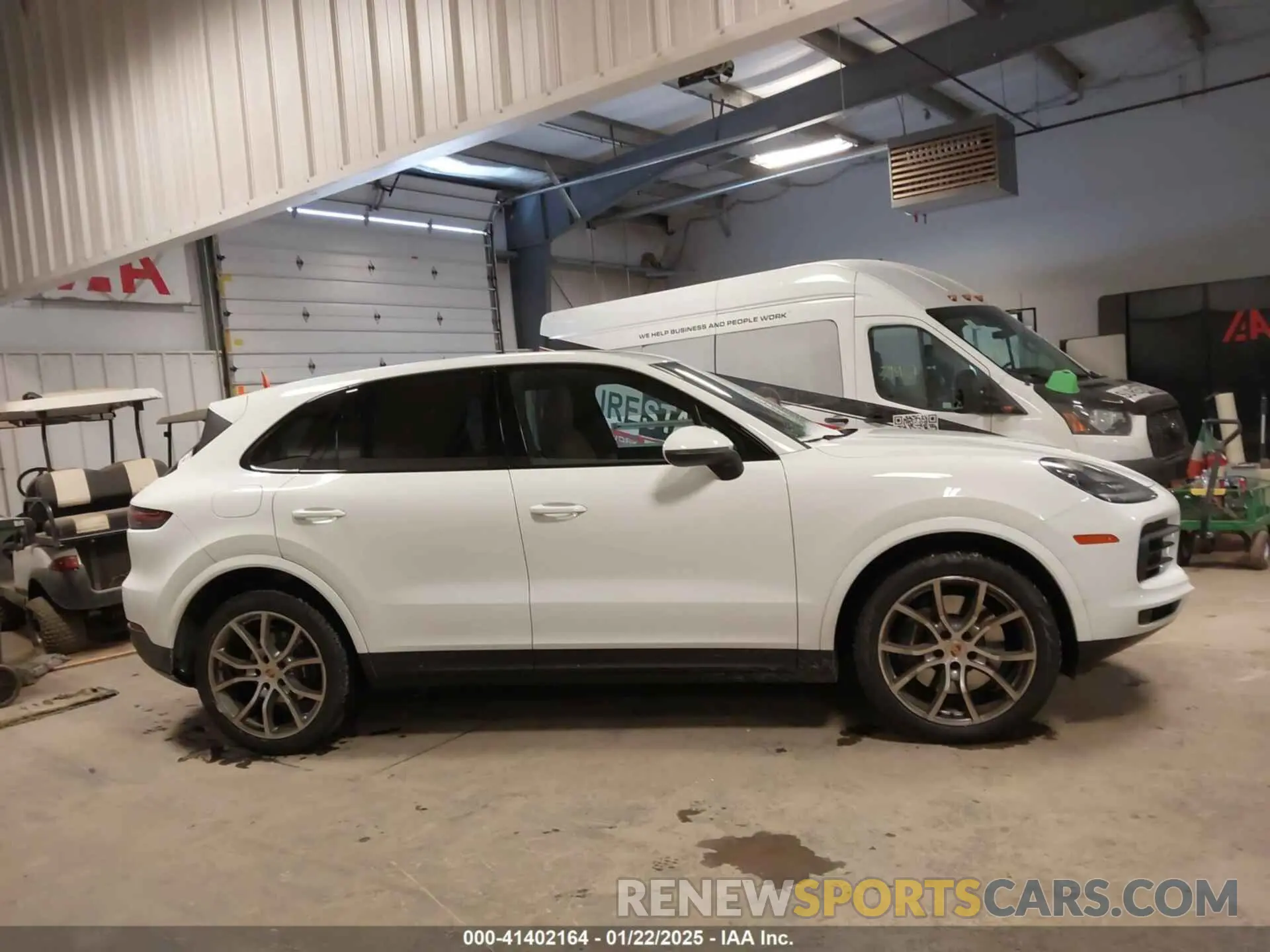 13 fotografías del automóvil dañado WP1AA2AY4PDA10596 PORSCHE CAYENNE 2023