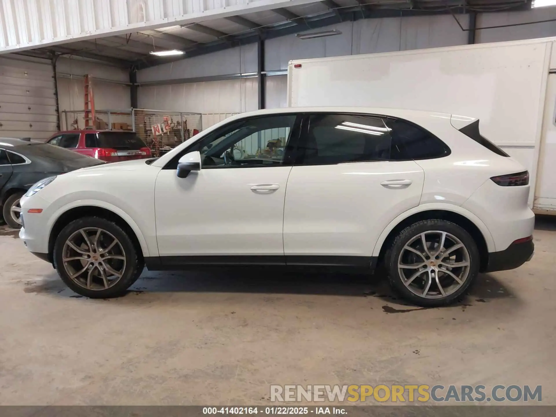 14 fotografías del automóvil dañado WP1AA2AY4PDA10596 PORSCHE CAYENNE 2023