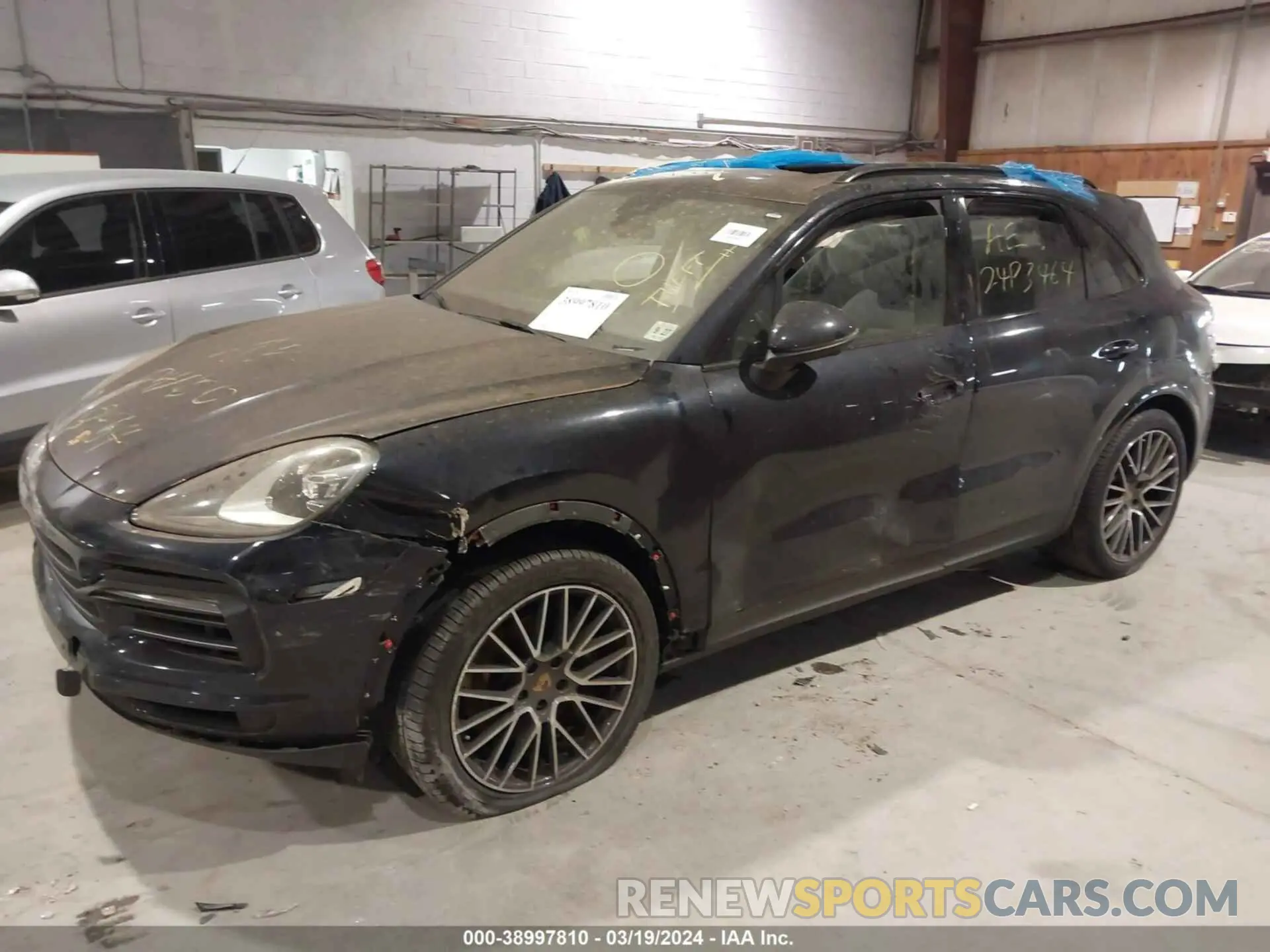 2 fotografías del automóvil dañado WP1AA2AY7PDA01066 PORSCHE CAYENNE 2023