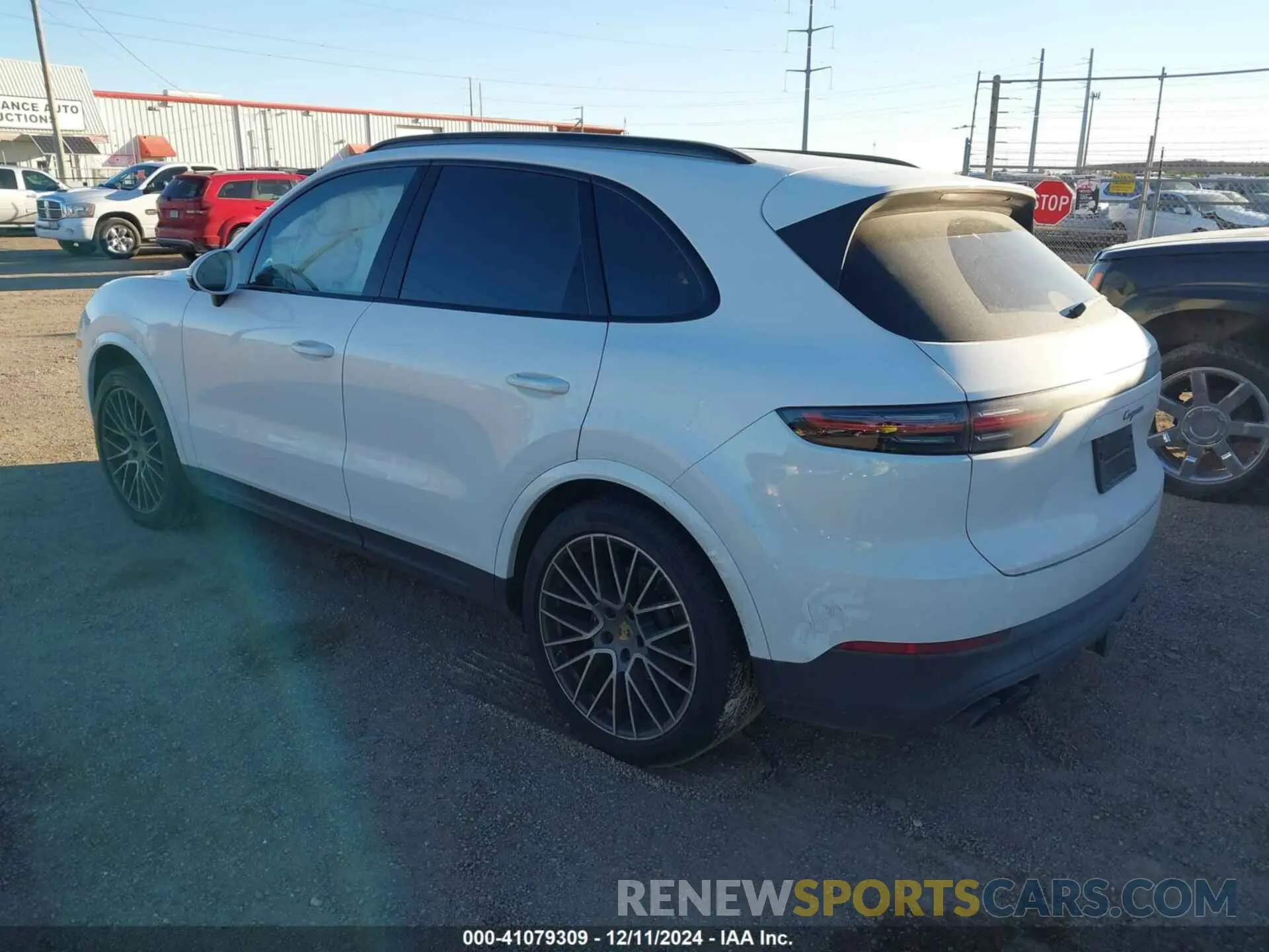 3 fotografías del automóvil dañado WP1AA2AY8PDA07149 PORSCHE CAYENNE 2023