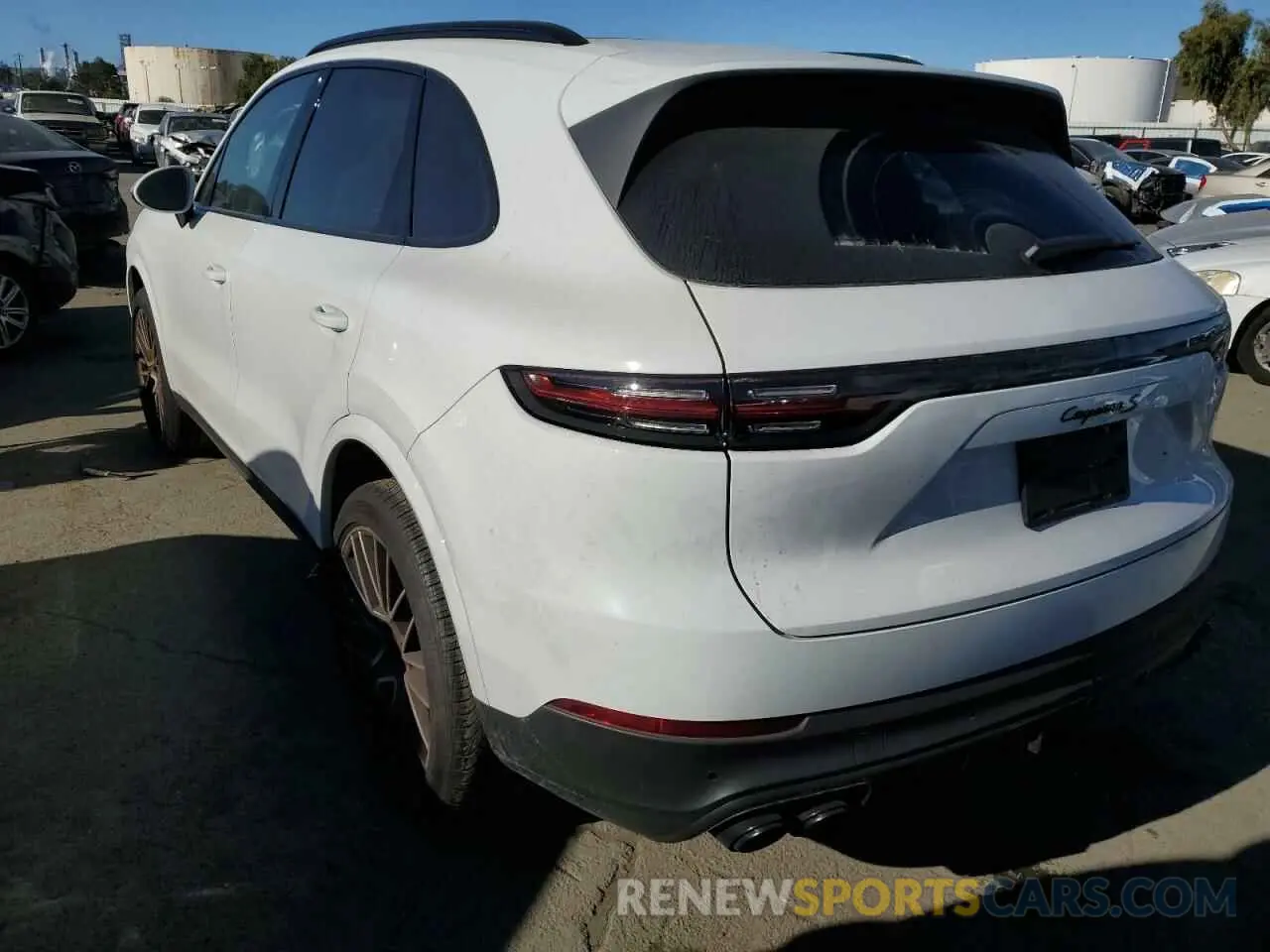 2 fotografías del automóvil dañado WP1AB2AY4PDA14760 PORSCHE CAYENNE 2023