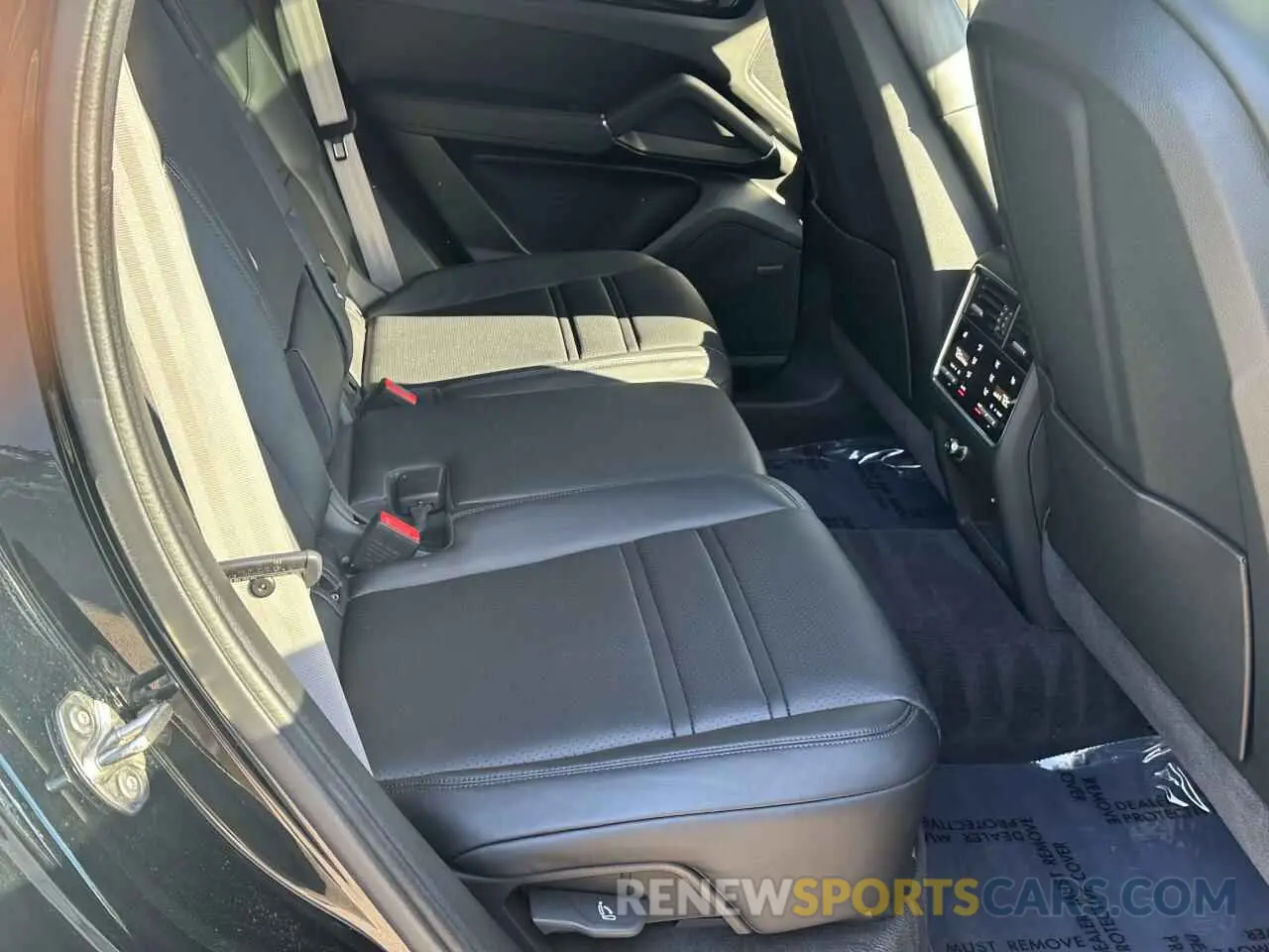 6 fotografías del automóvil dañado WP1AB2AY6PDA143XX PORSCHE CAYENNE 2023