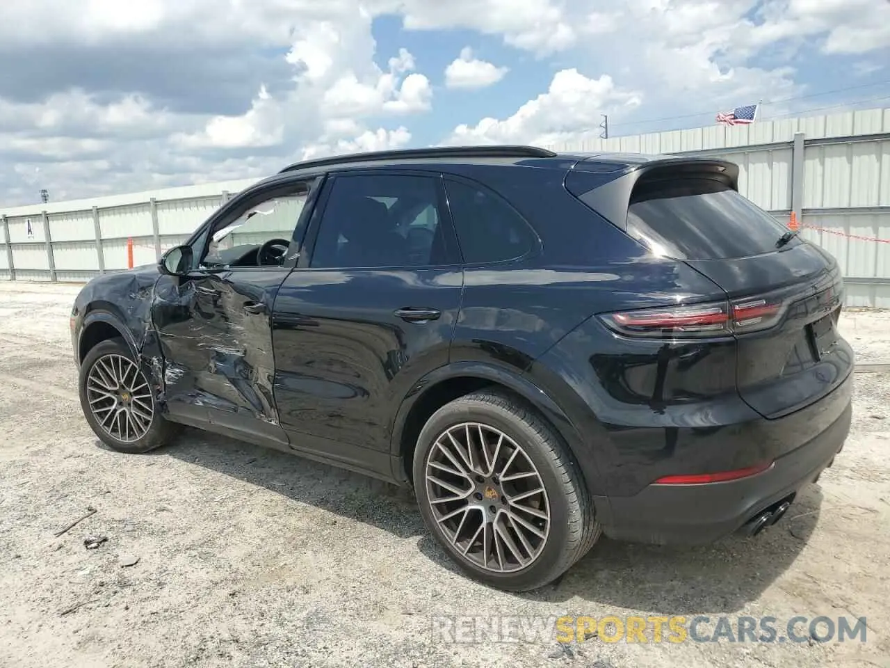 2 fotografías del automóvil dañado WP1AB2AY7PDA14204 PORSCHE CAYENNE 2023