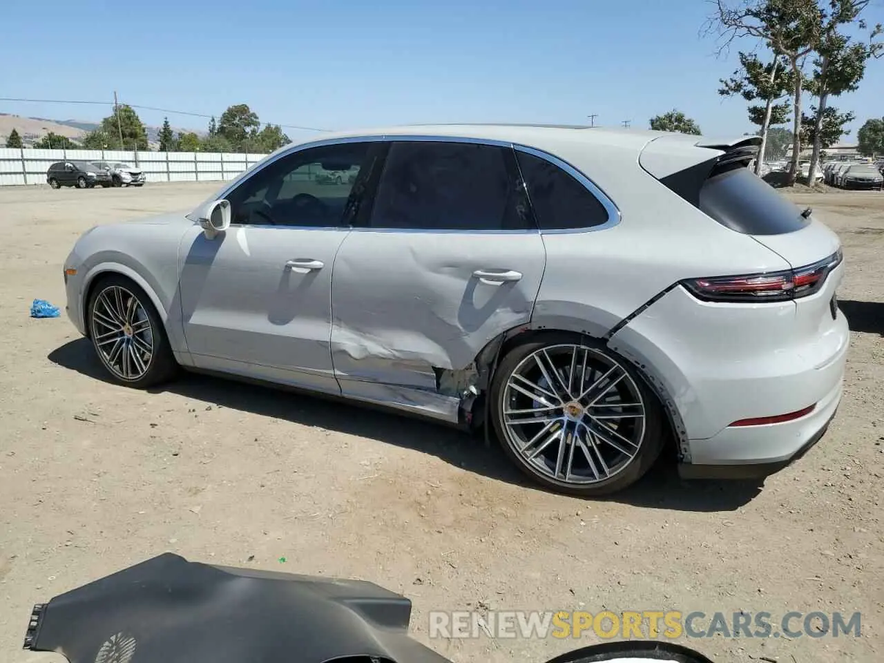 2 fotografías del automóvil dañado WP1AF2AYXPDA20101 PORSCHE CAYENNE 2023