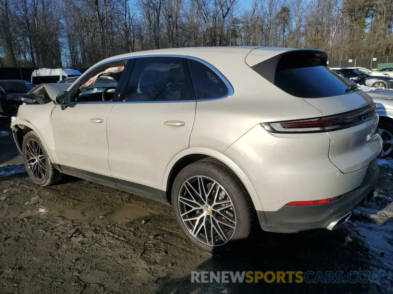 2 fotografías del automóvil dañado WP1AA2AY0RDA11327 PORSCHE CAYENNE 2024
