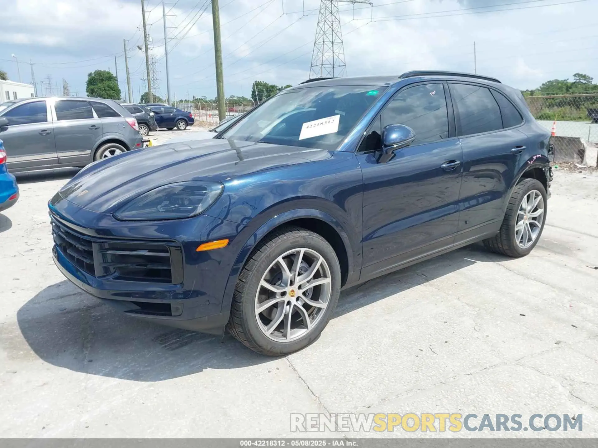 2 fotografías del automóvil dañado WP1AA2AY2RDA02192 PORSCHE CAYENNE 2024