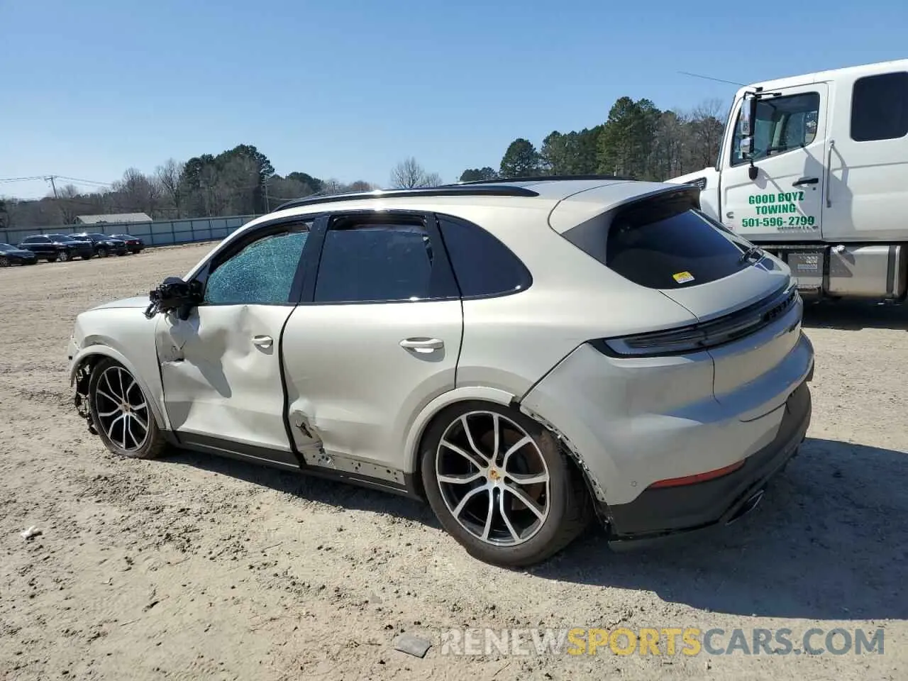 2 fotografías del automóvil dañado WP1AA2AY3RDA04548 PORSCHE CAYENNE 2024