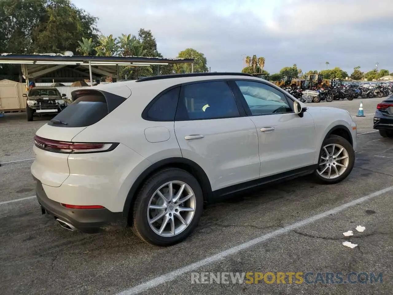 3 fotografías del automóvil dañado WP1AA2AY4RDA10228 PORSCHE CAYENNE 2024