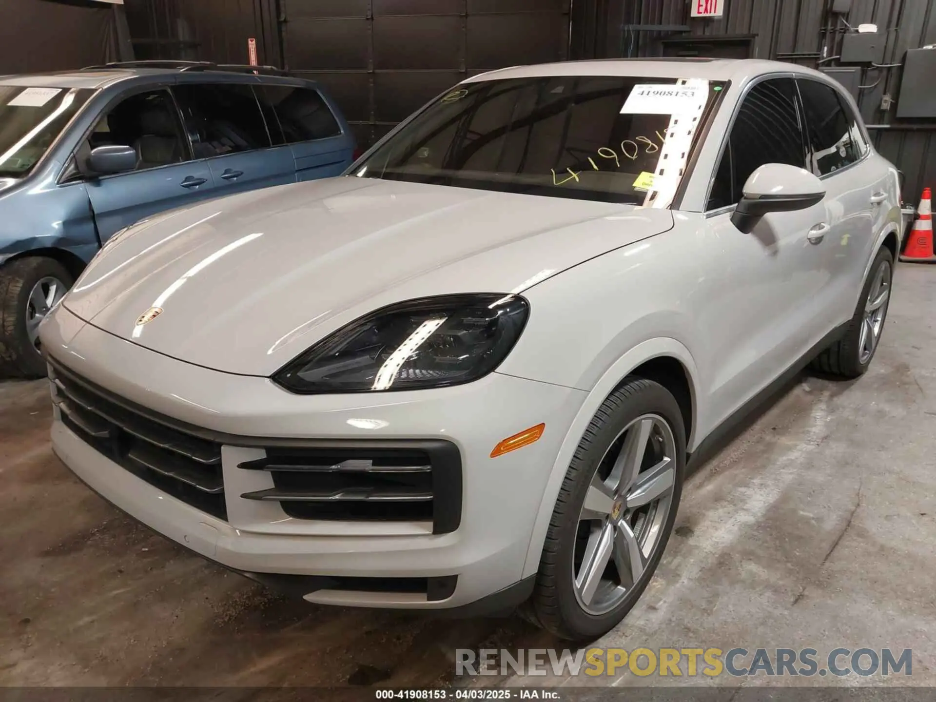 2 fotografías del automóvil dañado WP1AA2AY5RDA01585 PORSCHE CAYENNE 2024