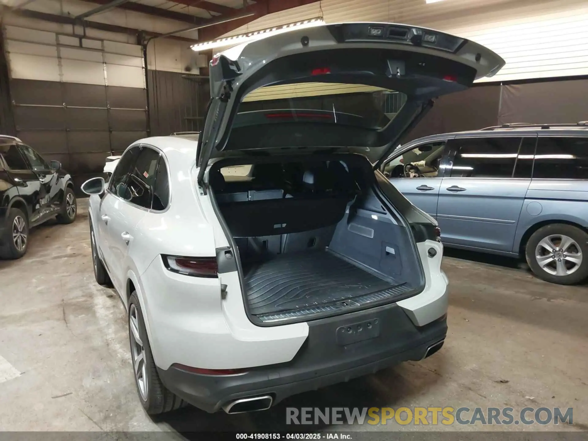 3 fotografías del automóvil dañado WP1AA2AY5RDA01585 PORSCHE CAYENNE 2024