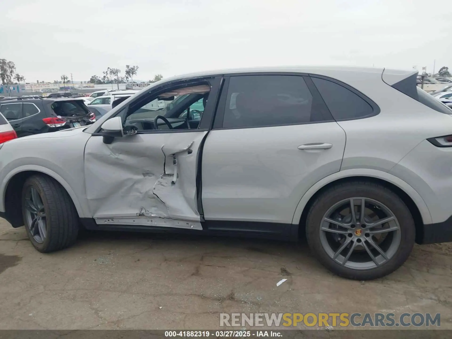 14 fotografías del automóvil dañado WP1AA2AY5RDA02624 PORSCHE CAYENNE 2024