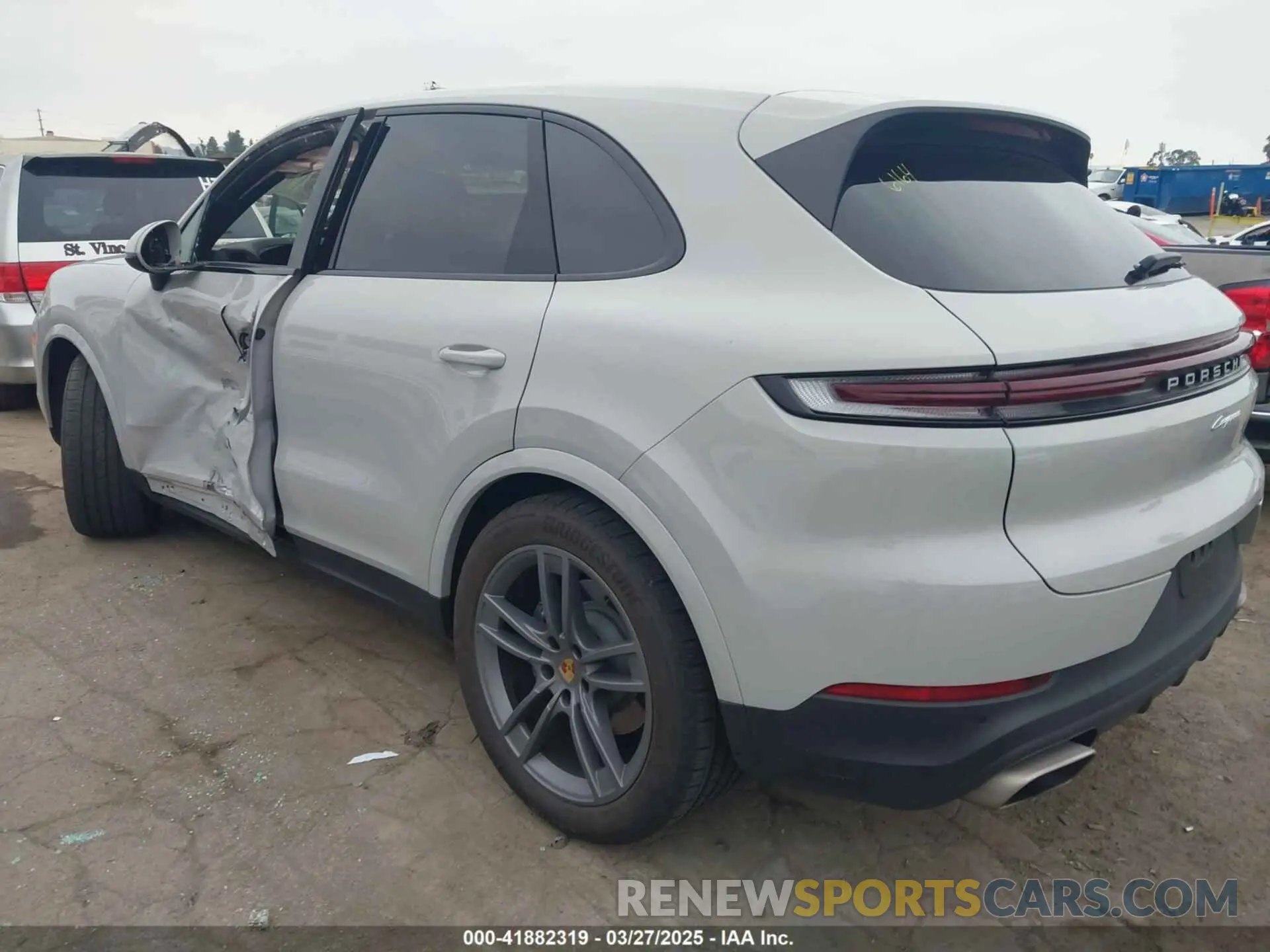 3 fotografías del automóvil dañado WP1AA2AY5RDA02624 PORSCHE CAYENNE 2024