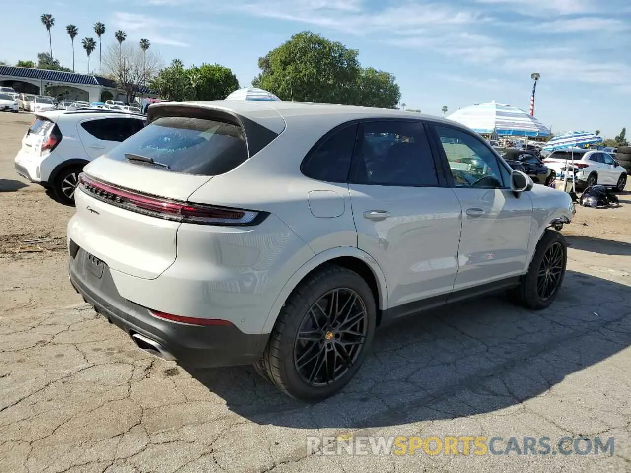 3 fotografías del automóvil dañado WP1AA2AY5RDA13168 PORSCHE CAYENNE 2024