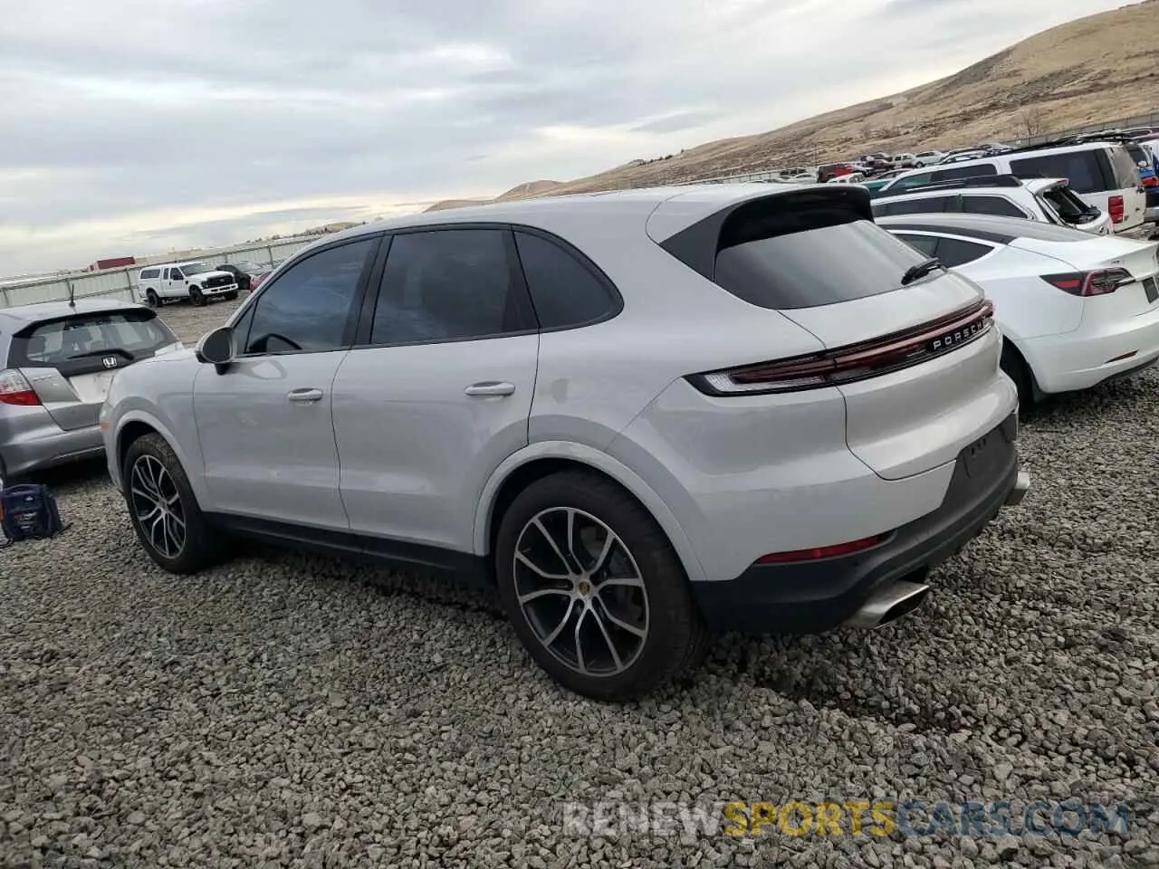 2 fotografías del automóvil dañado WP1AA2AY6RDA01935 PORSCHE CAYENNE 2024
