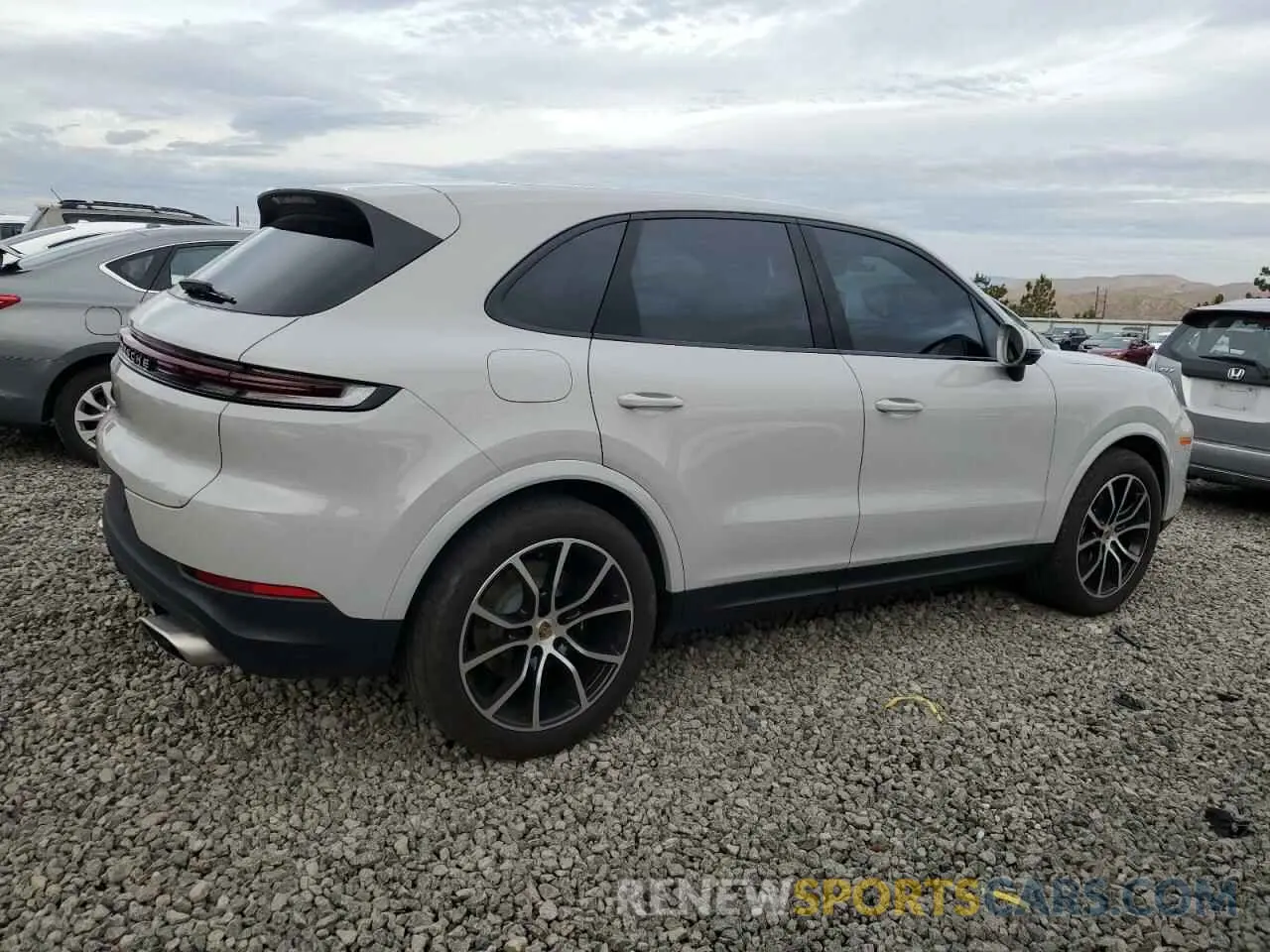 3 fotografías del automóvil dañado WP1AA2AY6RDA01935 PORSCHE CAYENNE 2024