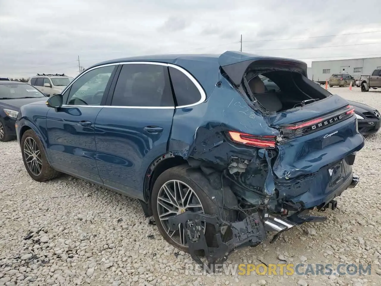 2 fotografías del automóvil dañado WP1AA2AY6RDA09968 PORSCHE CAYENNE 2024