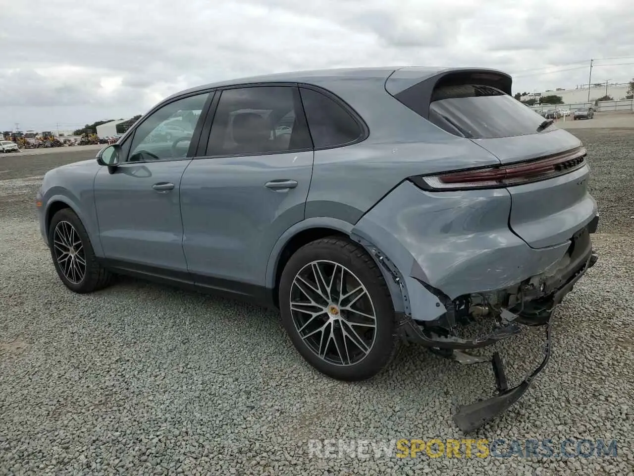 2 fotografías del automóvil dañado WP1AA2AY7RDA10904 PORSCHE CAYENNE 2024