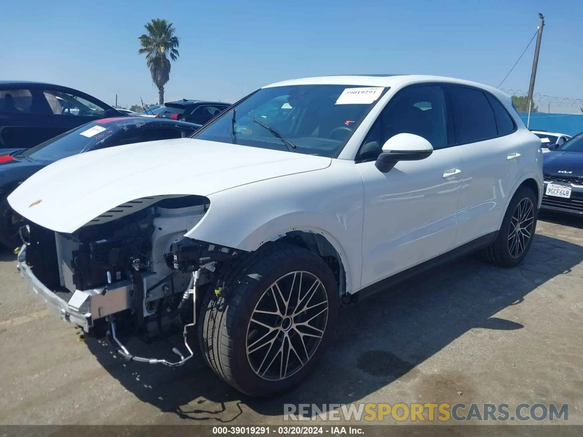 2 fotografías del automóvil dañado WP1AA2AY8RDA00852 PORSCHE CAYENNE 2024