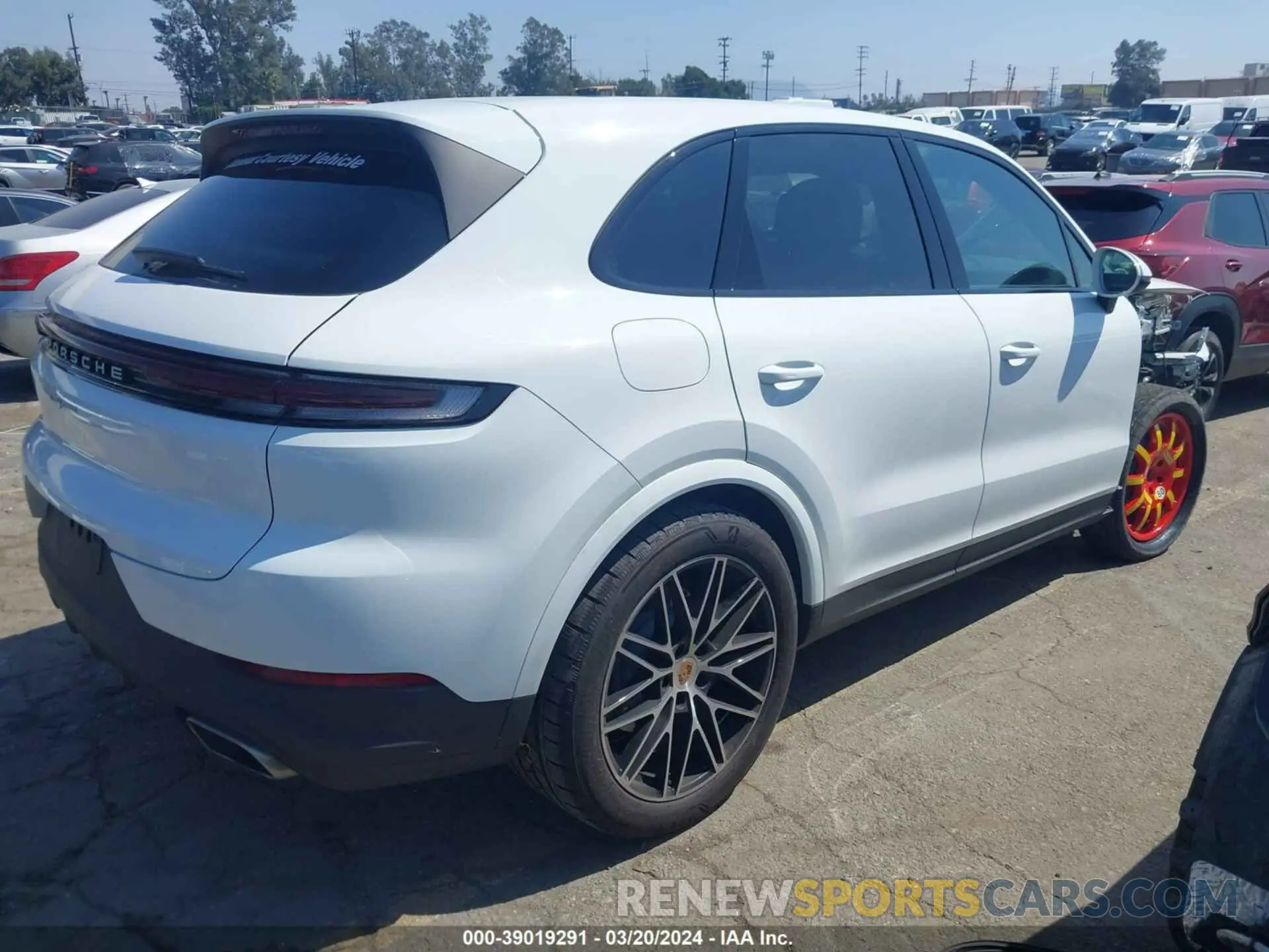 4 fotografías del automóvil dañado WP1AA2AY8RDA00852 PORSCHE CAYENNE 2024