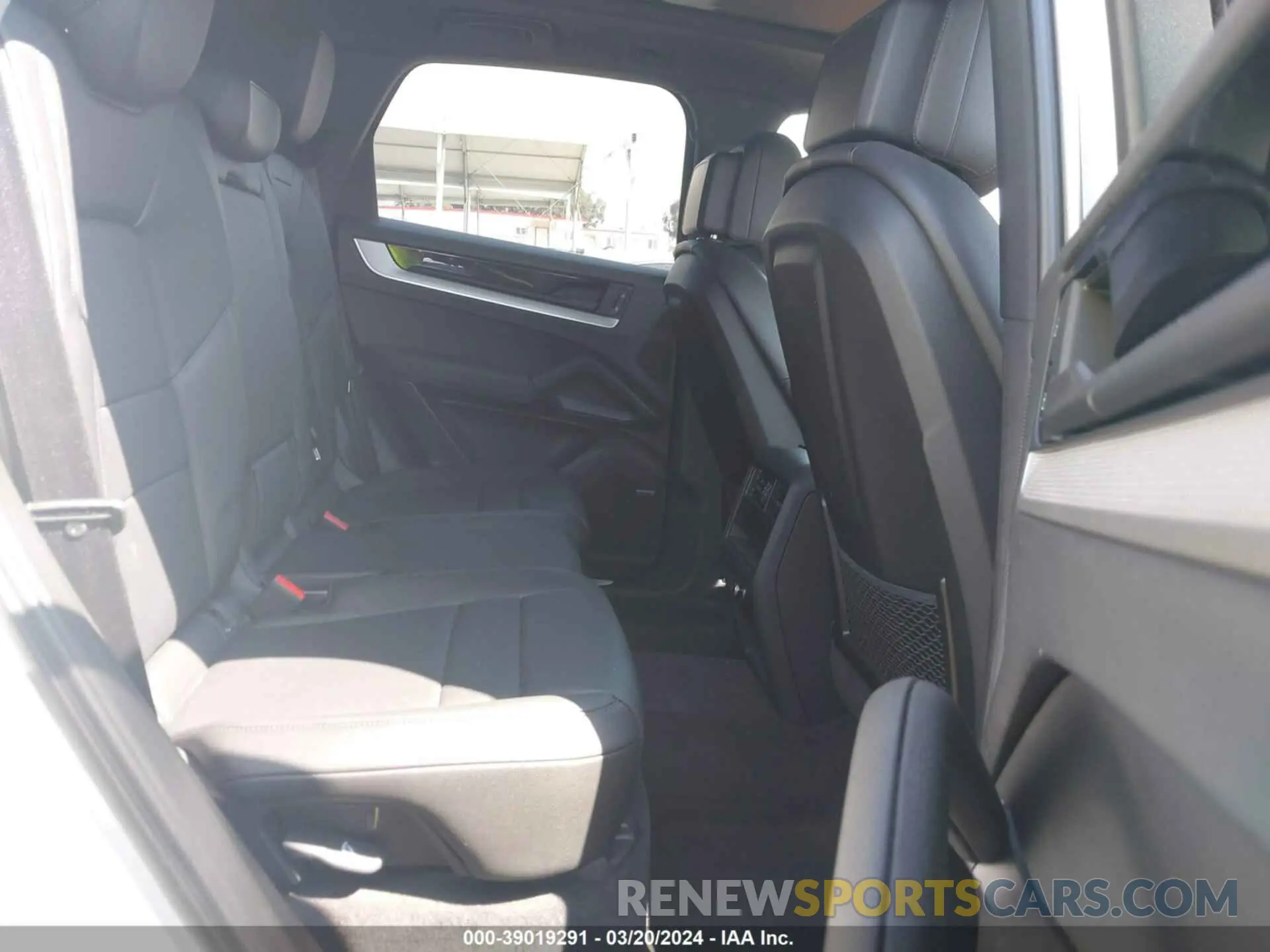 8 fotografías del automóvil dañado WP1AA2AY8RDA00852 PORSCHE CAYENNE 2024