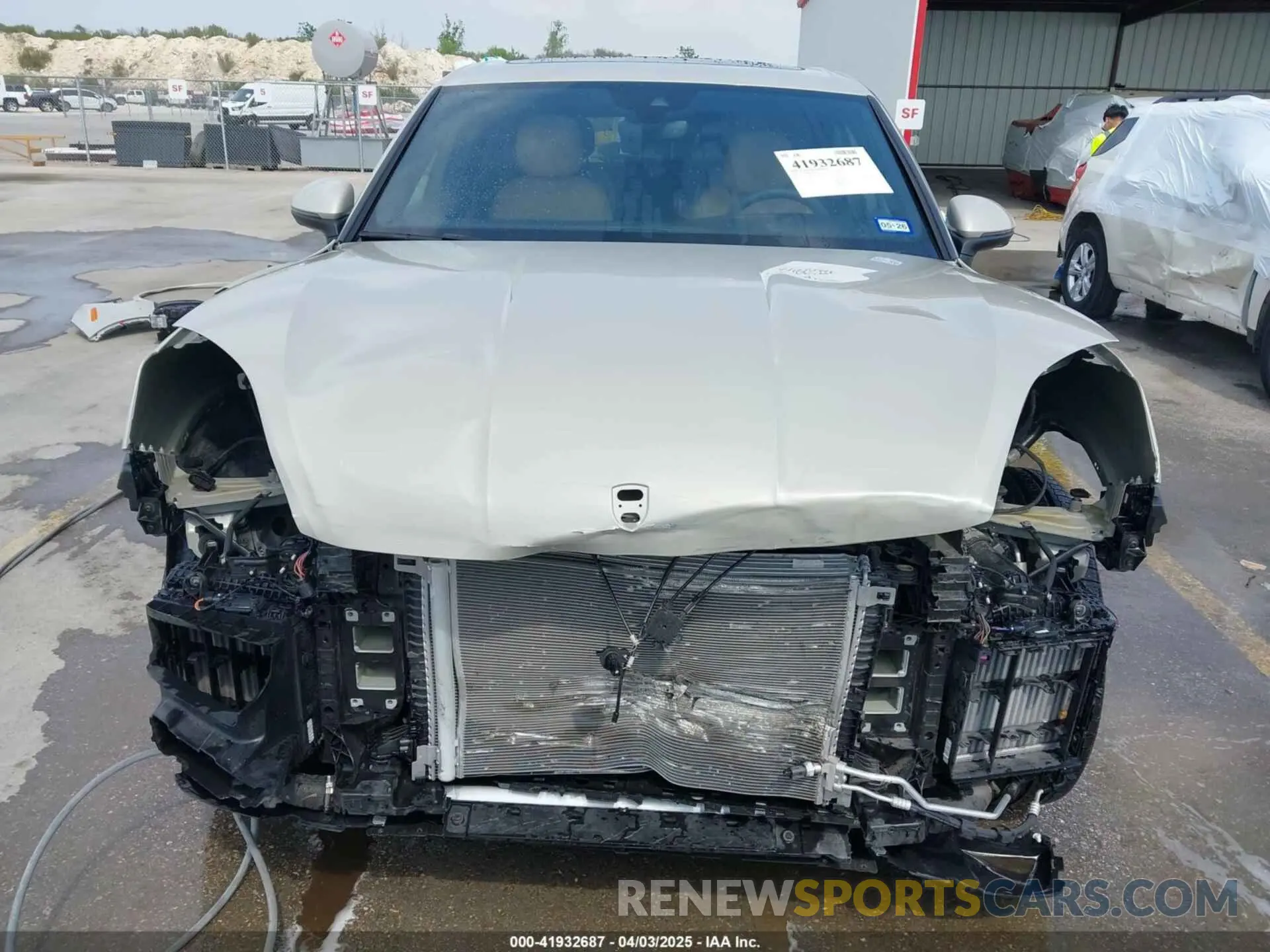 13 fotografías del automóvil dañado WP1AA2AY8RDA12516 PORSCHE CAYENNE 2024