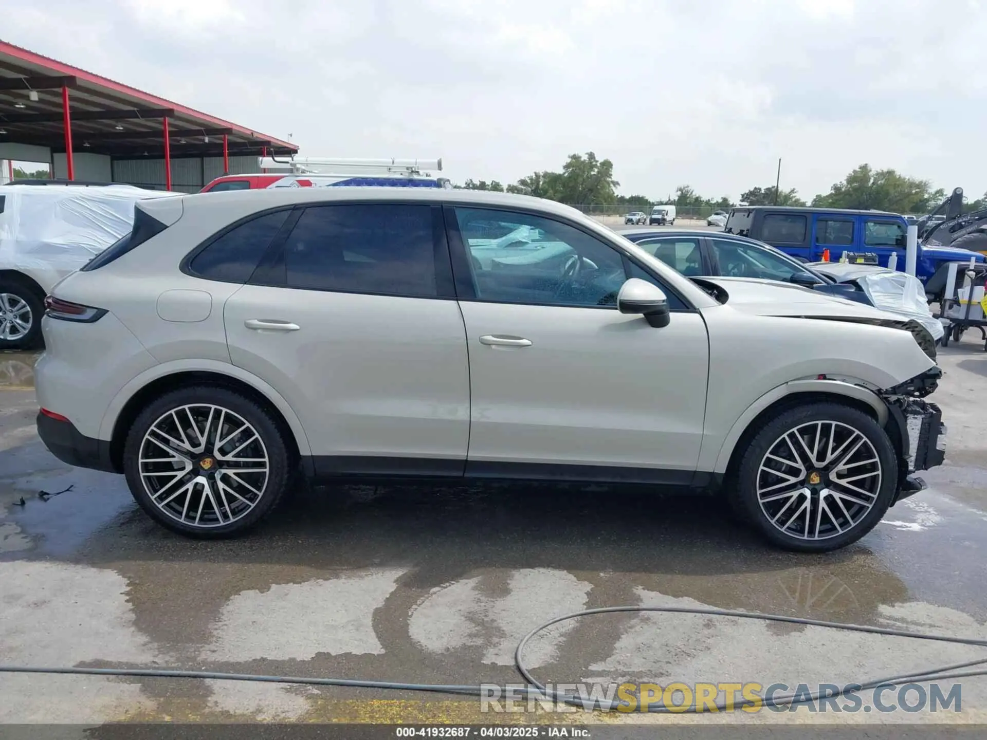 14 fotografías del automóvil dañado WP1AA2AY8RDA12516 PORSCHE CAYENNE 2024