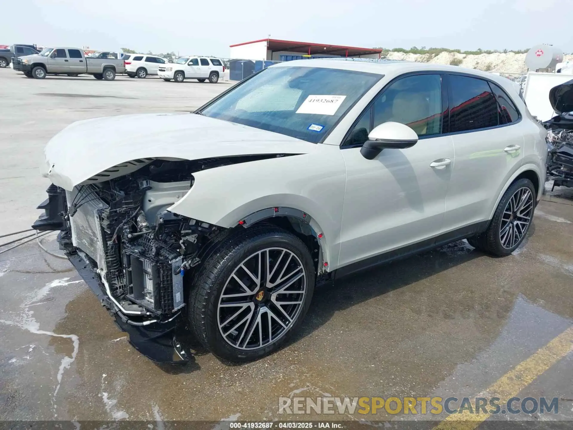 2 fotografías del automóvil dañado WP1AA2AY8RDA12516 PORSCHE CAYENNE 2024