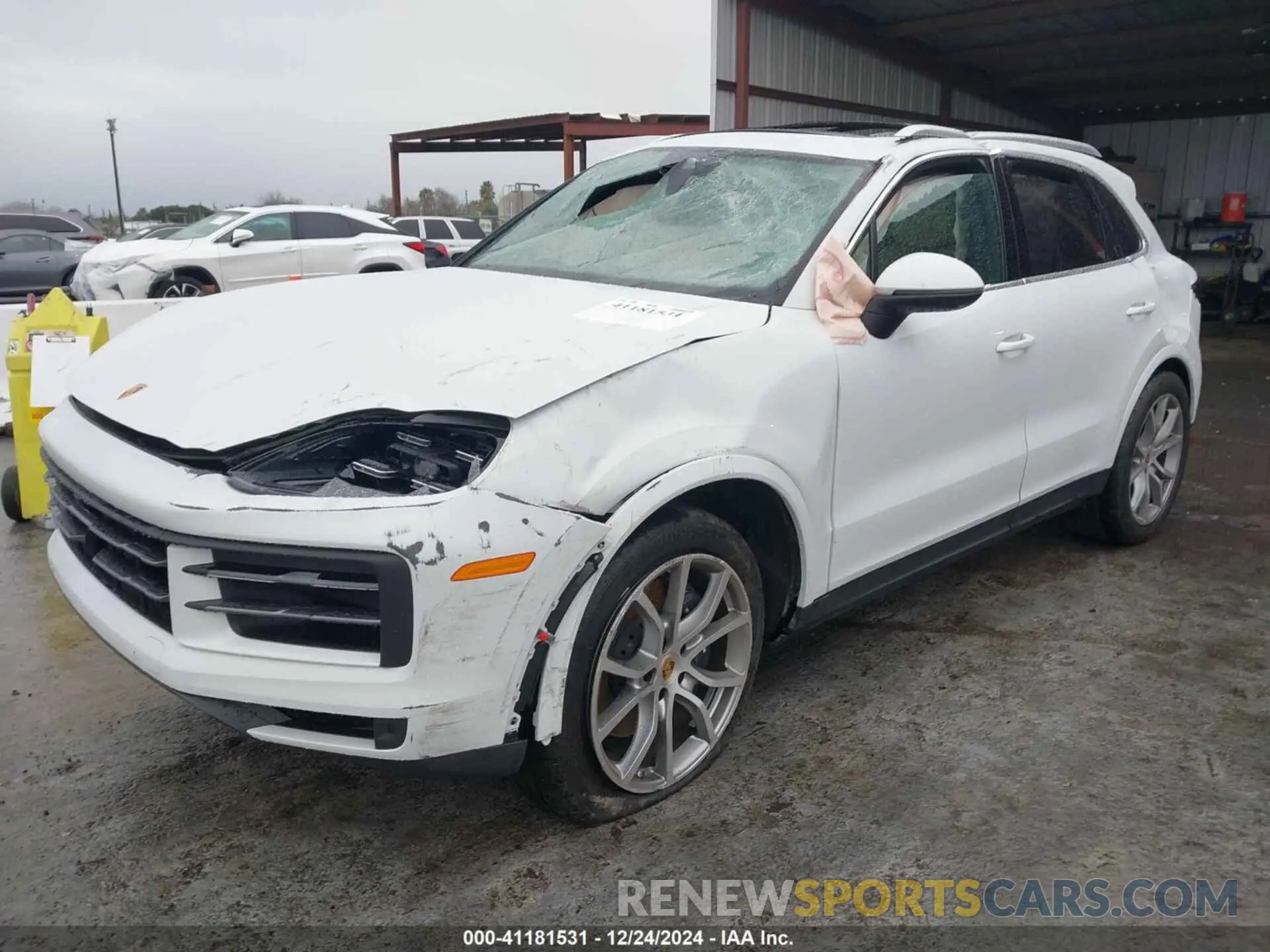 2 fotografías del automóvil dañado WP1AA2AY9RDA05123 PORSCHE CAYENNE 2024
