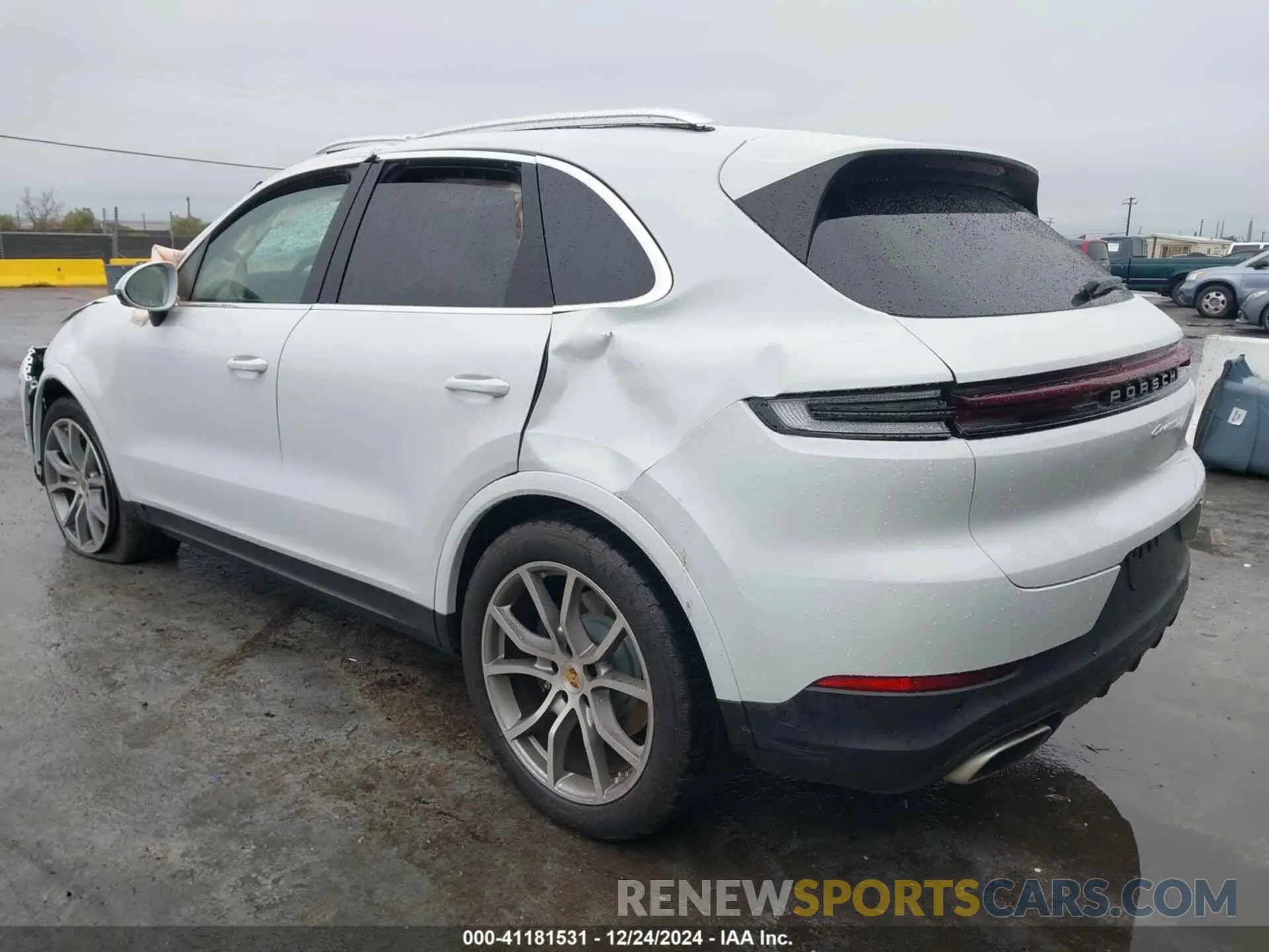 3 fotografías del automóvil dañado WP1AA2AY9RDA05123 PORSCHE CAYENNE 2024
