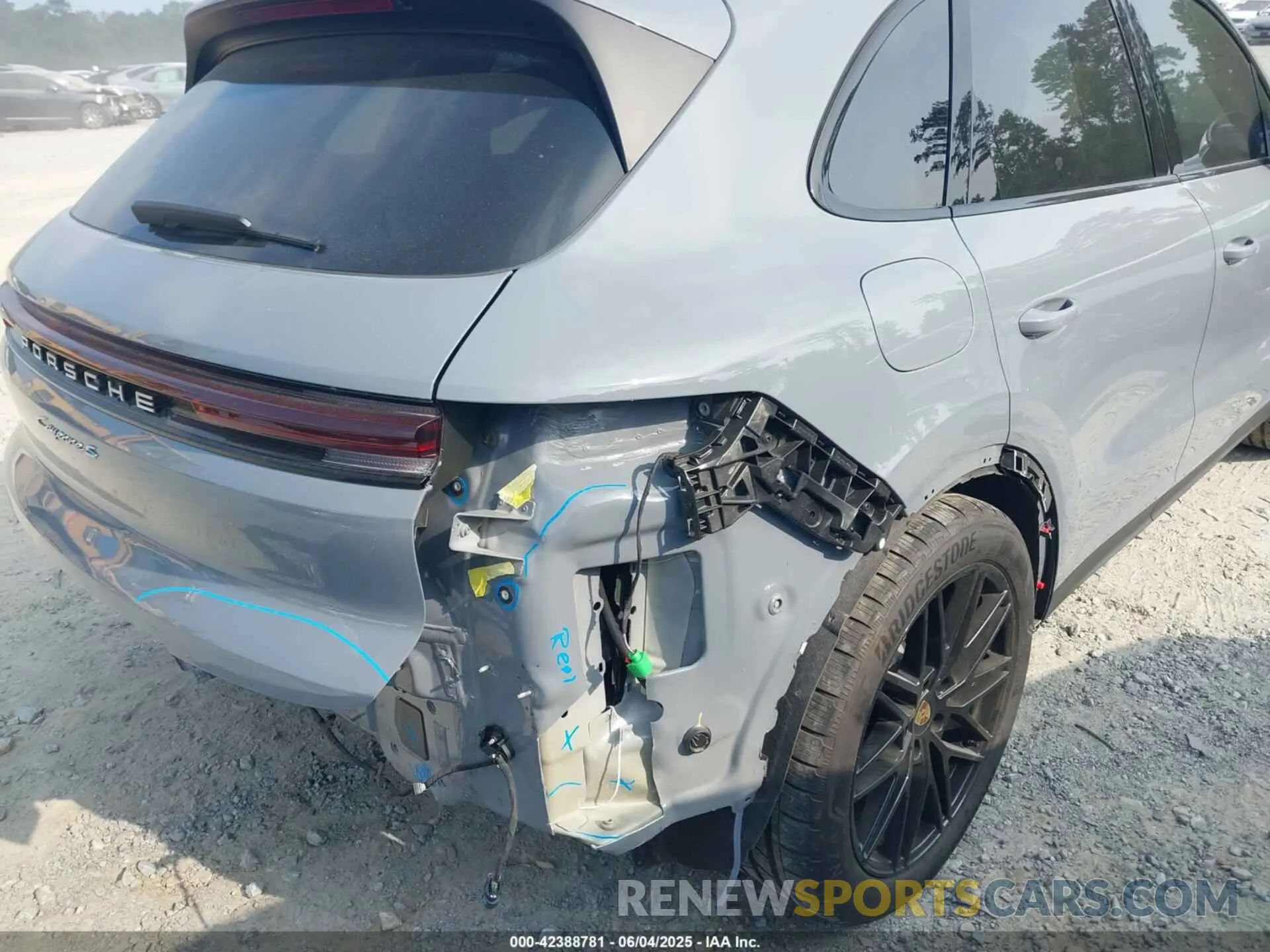 18 fotografías del automóvil dañado WP1AL2AY0RDA32737 PORSCHE CAYENNE 2024