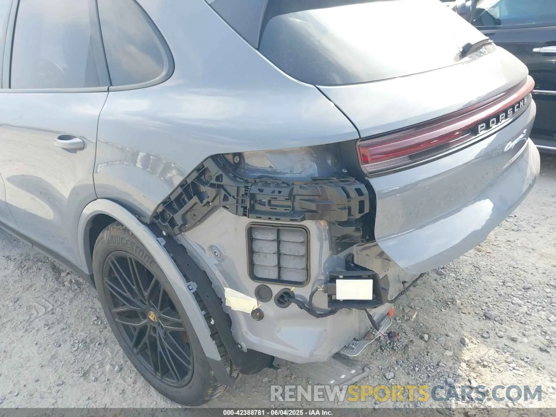 19 fotografías del automóvil dañado WP1AL2AY0RDA32737 PORSCHE CAYENNE 2024