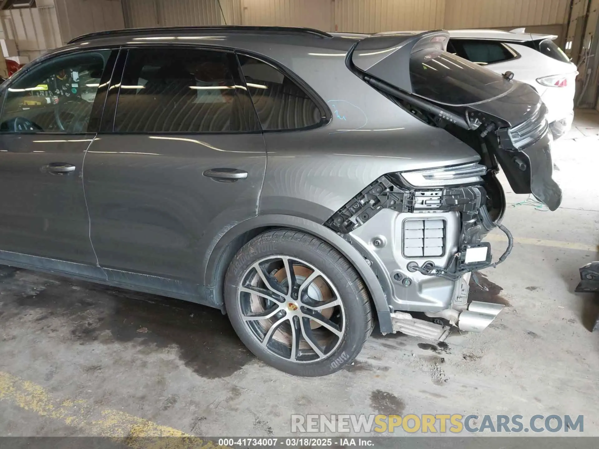 20 fotografías del automóvil dañado WP1AL2AY1RDA34013 PORSCHE CAYENNE 2024