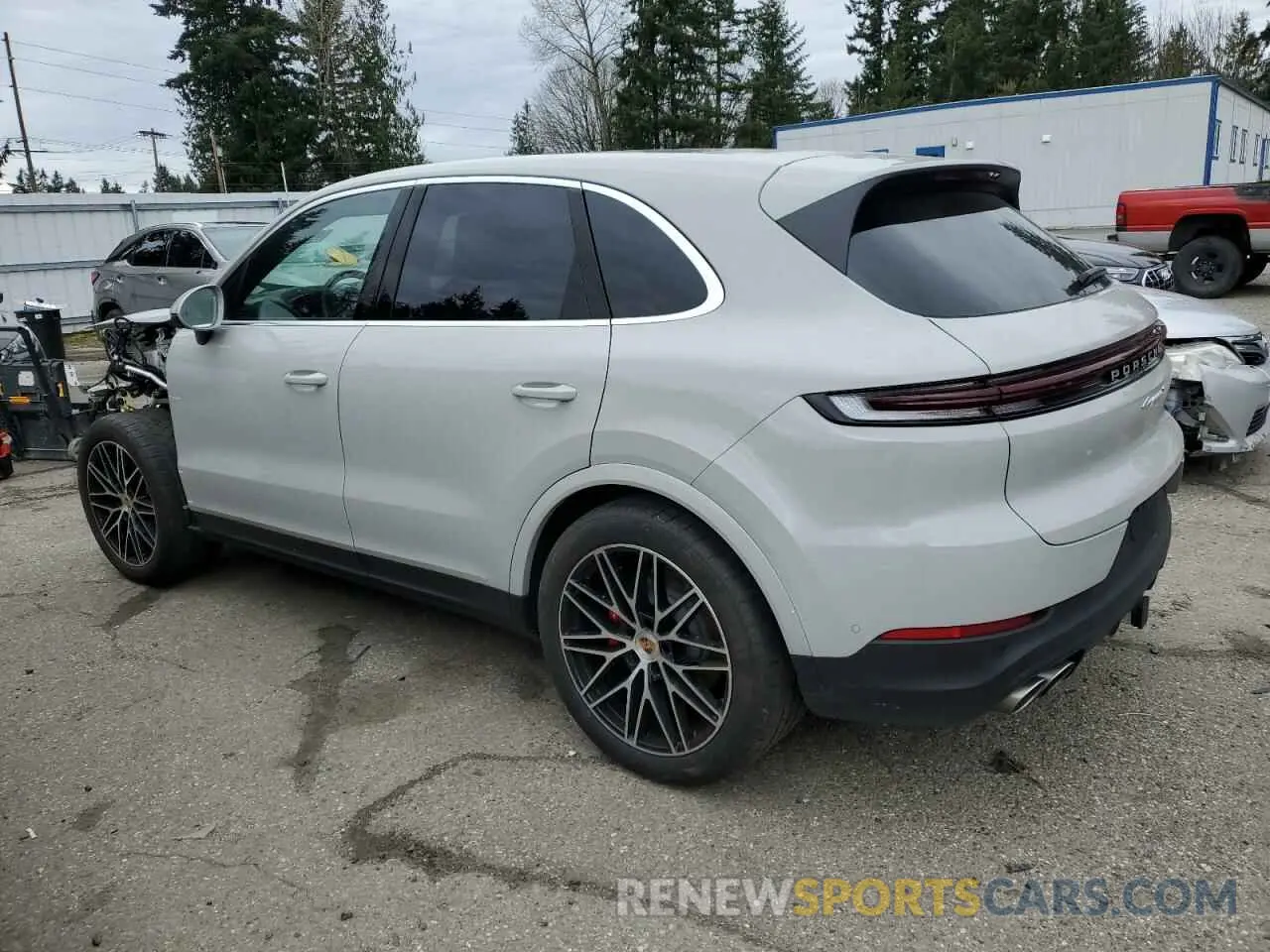 2 fotografías del automóvil dañado WP1AL2AY3RDA34658 PORSCHE CAYENNE 2024