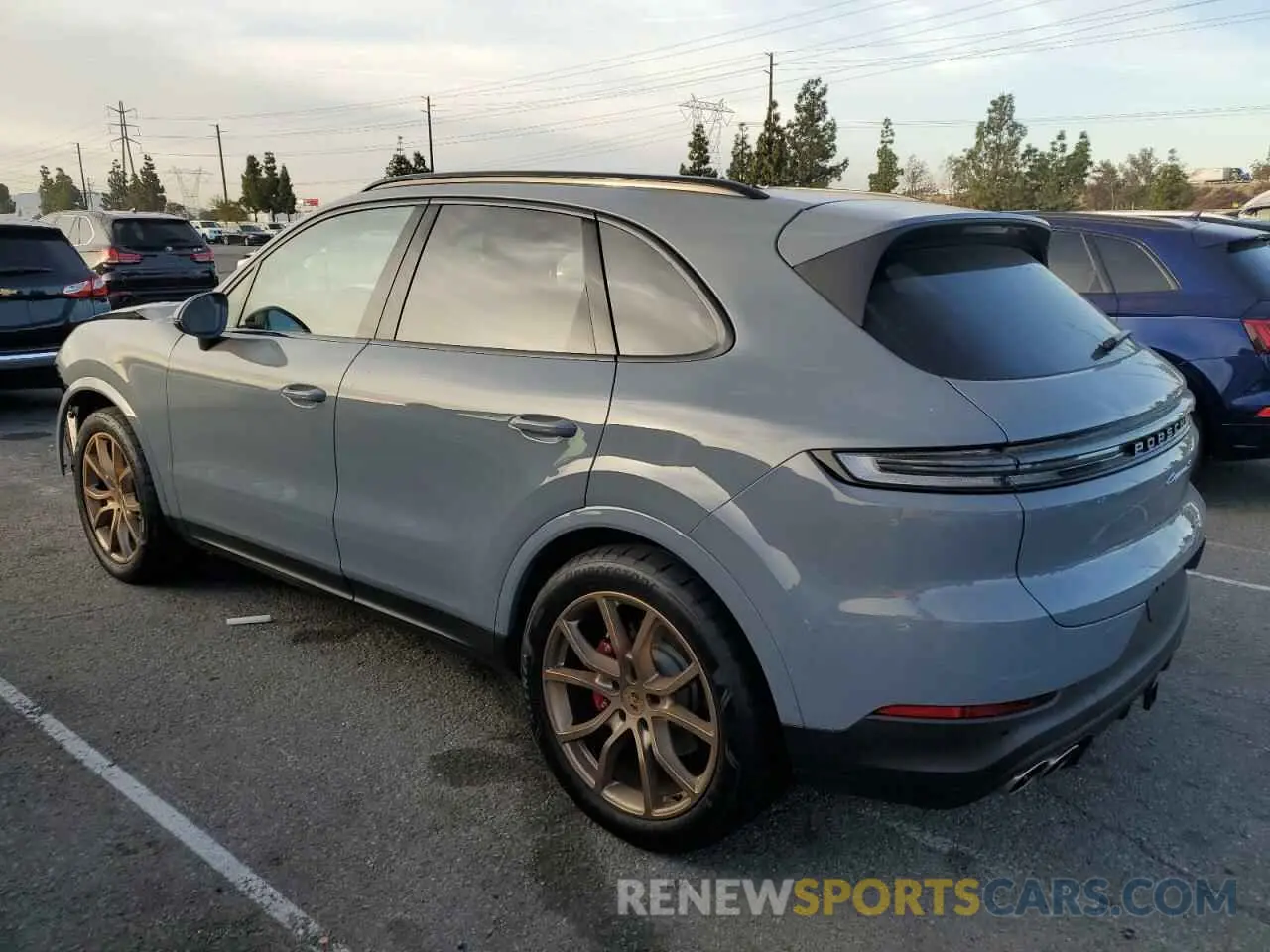 2 fotografías del automóvil dañado WP1AL2AY8RDA34476 PORSCHE CAYENNE 2024